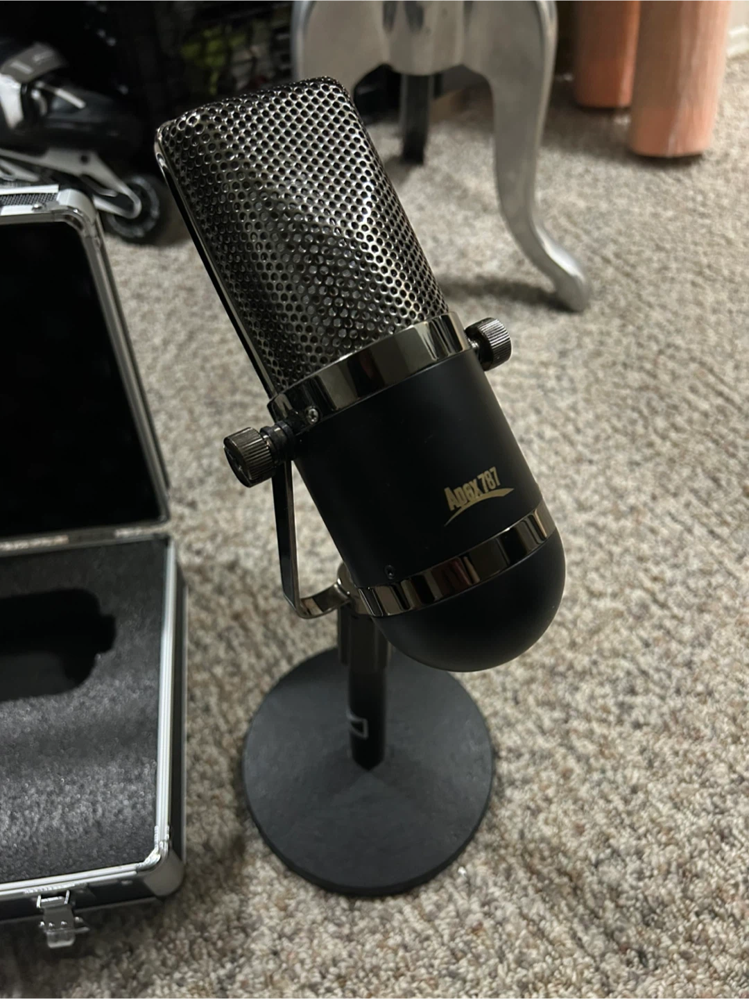 Apex 787 Mic, Volt 2 Audio Interface Combo (Like New!) - photo 4