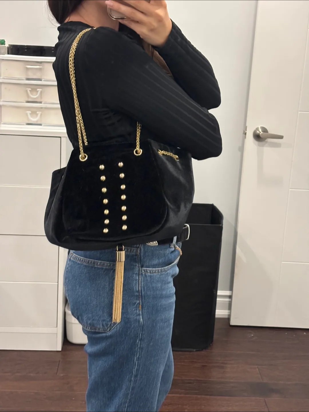 Lionel | Black Velvet & Gold Chain Bag image indicator(2)