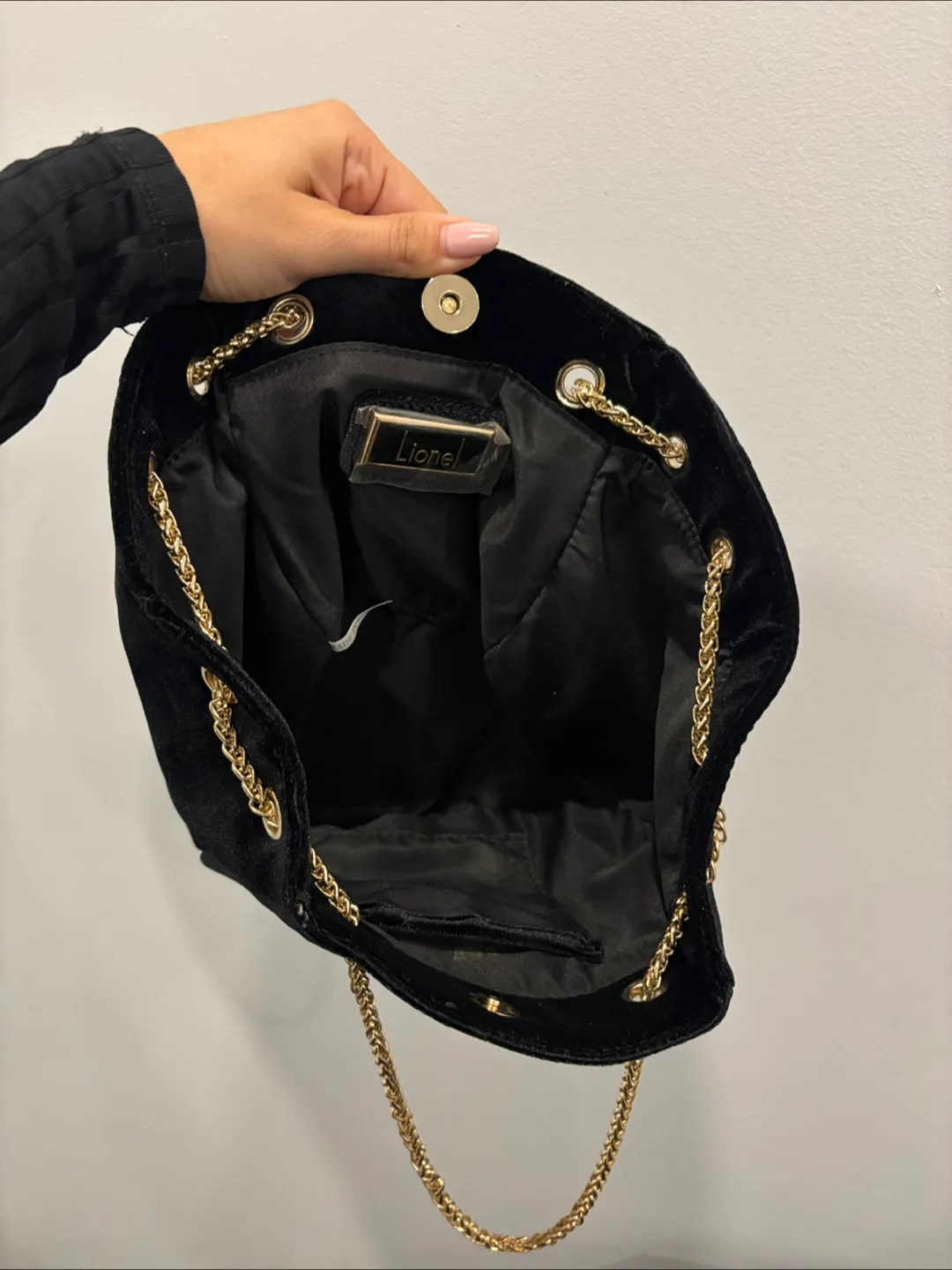 Lionel | Black Velvet & Gold Chain Bag image indicator(5)