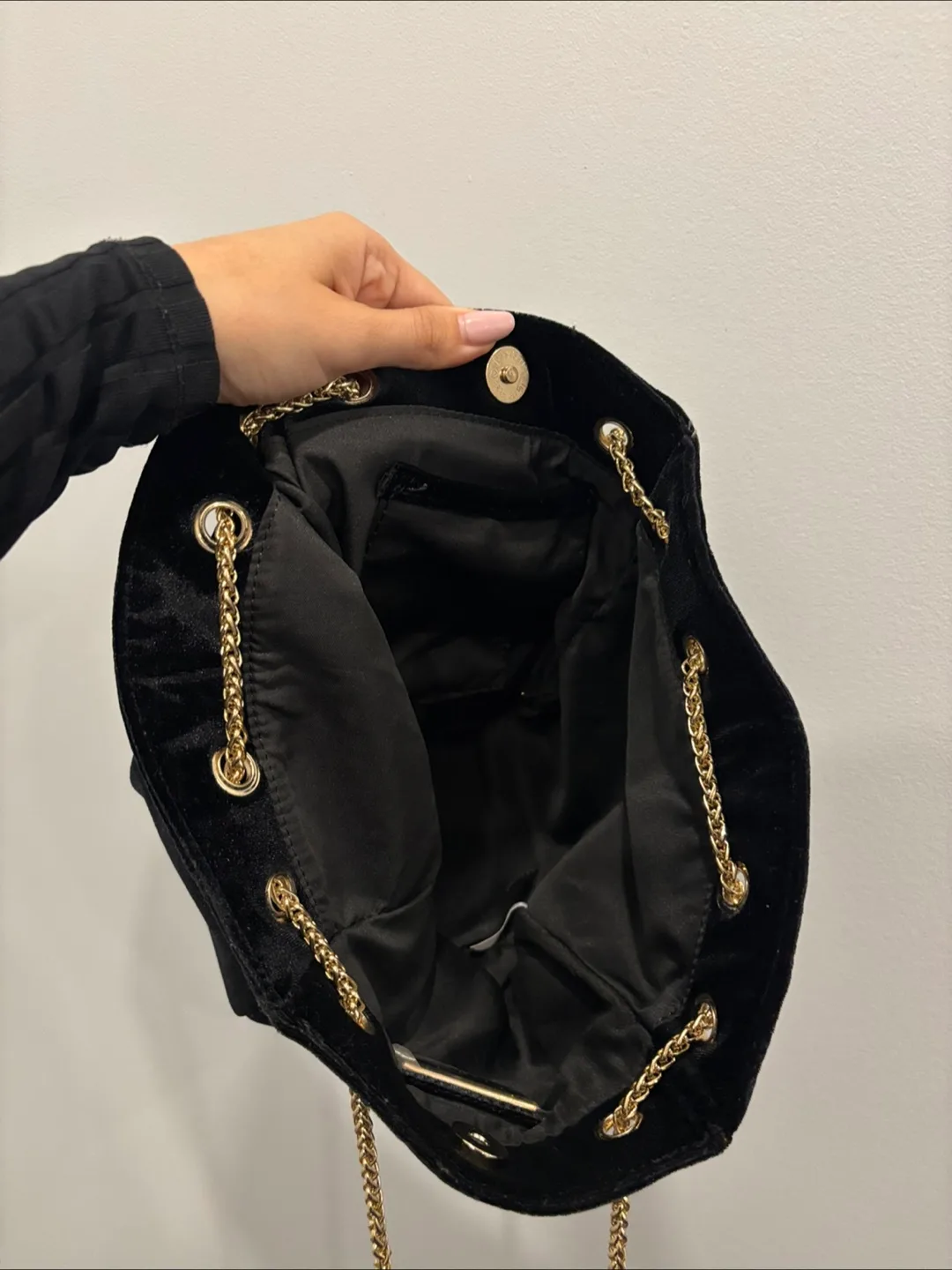 Lionel | Black Velvet & Gold Chain Bag image indicator(6)