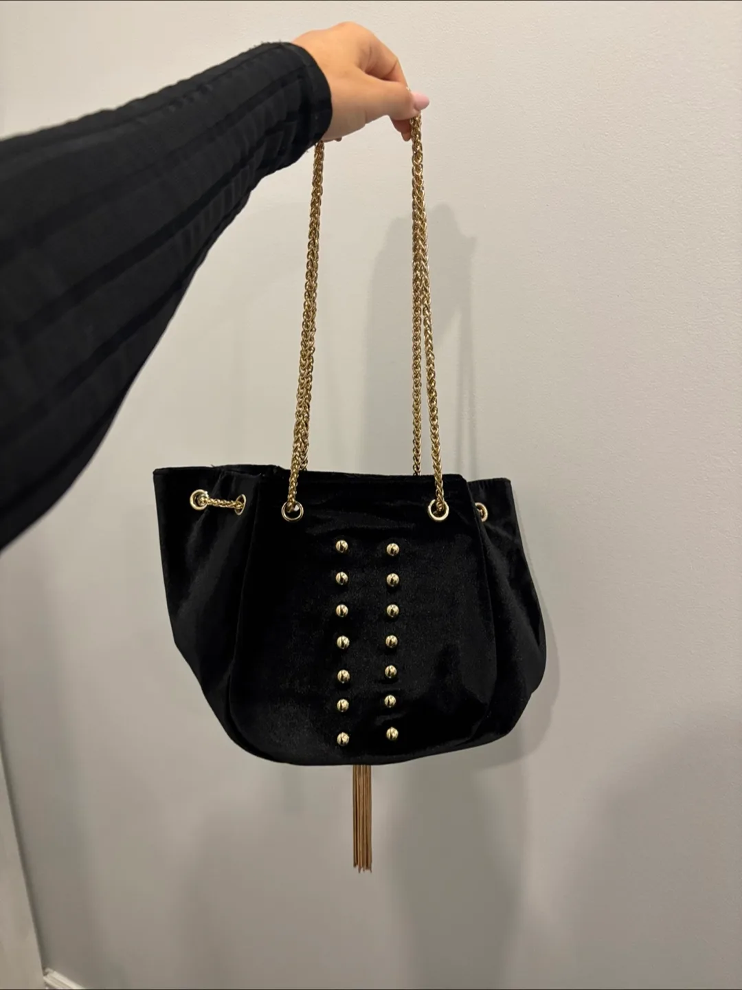 Lionel | Black Velvet & Gold Chain Bag image indicator(3)