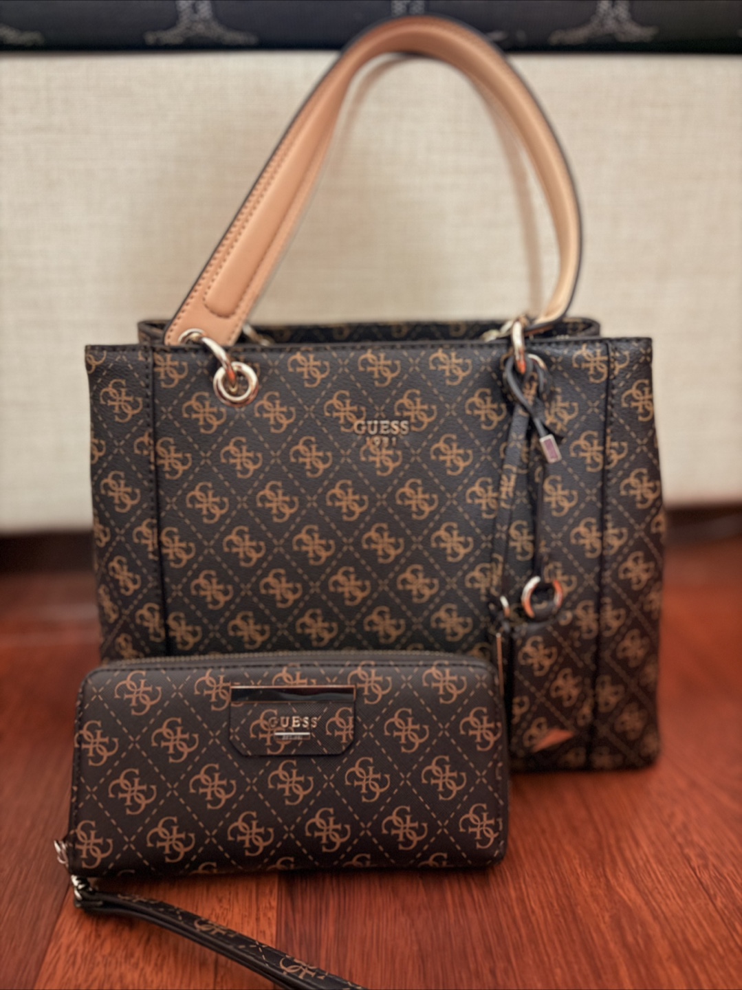 Guess Tote Bag & Wallet Set