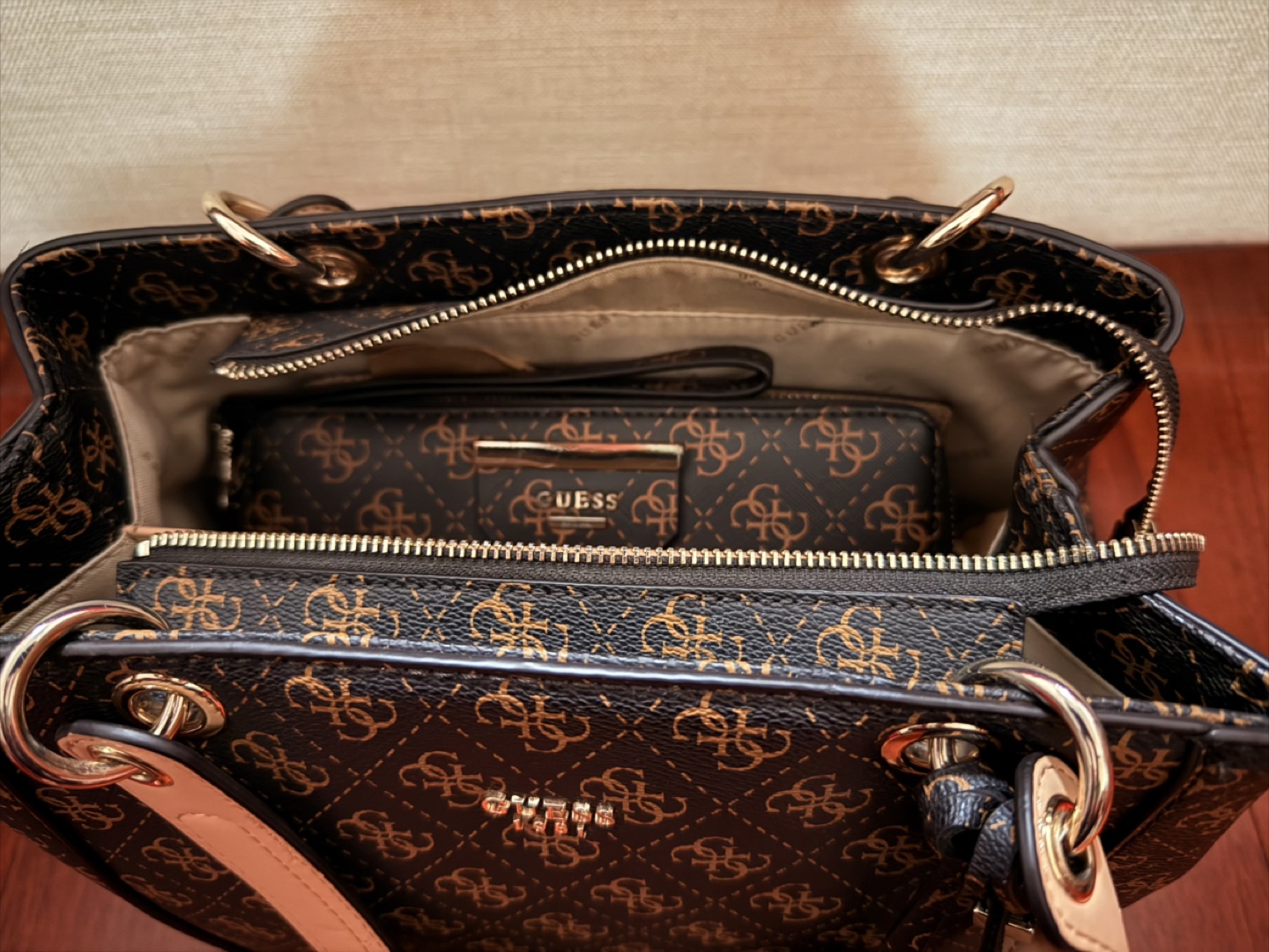 Guess Tote Bag & Wallet Set - photo 4