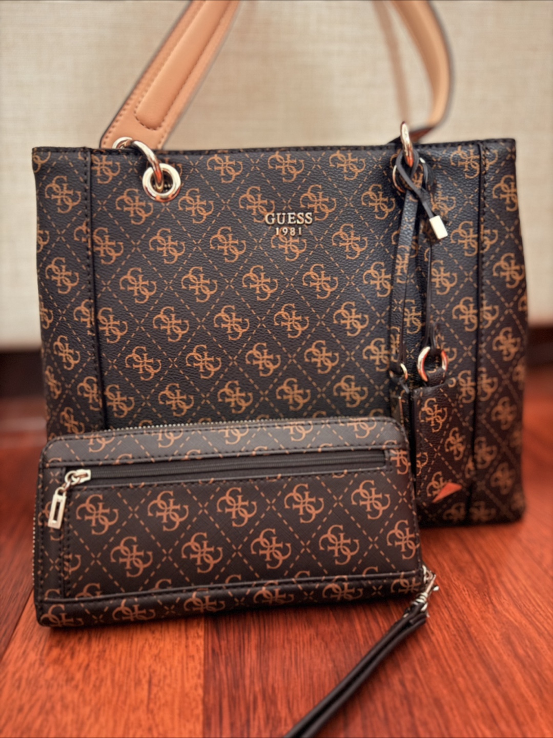 Guess Tote Bag & Wallet Set - photo 3