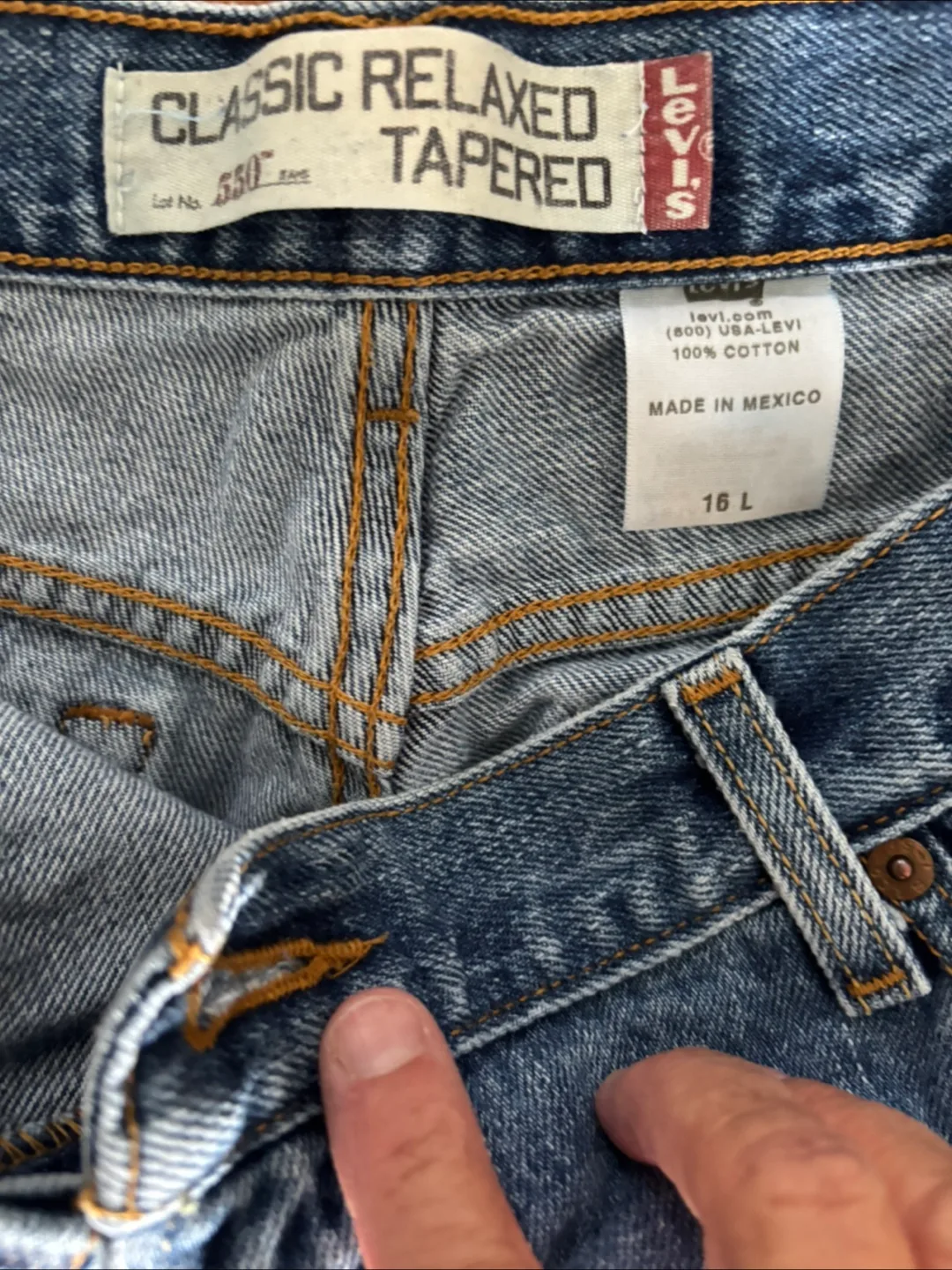 Levi's 550 Relaxed Tapered Jeans - Size 16L image indicator(2)