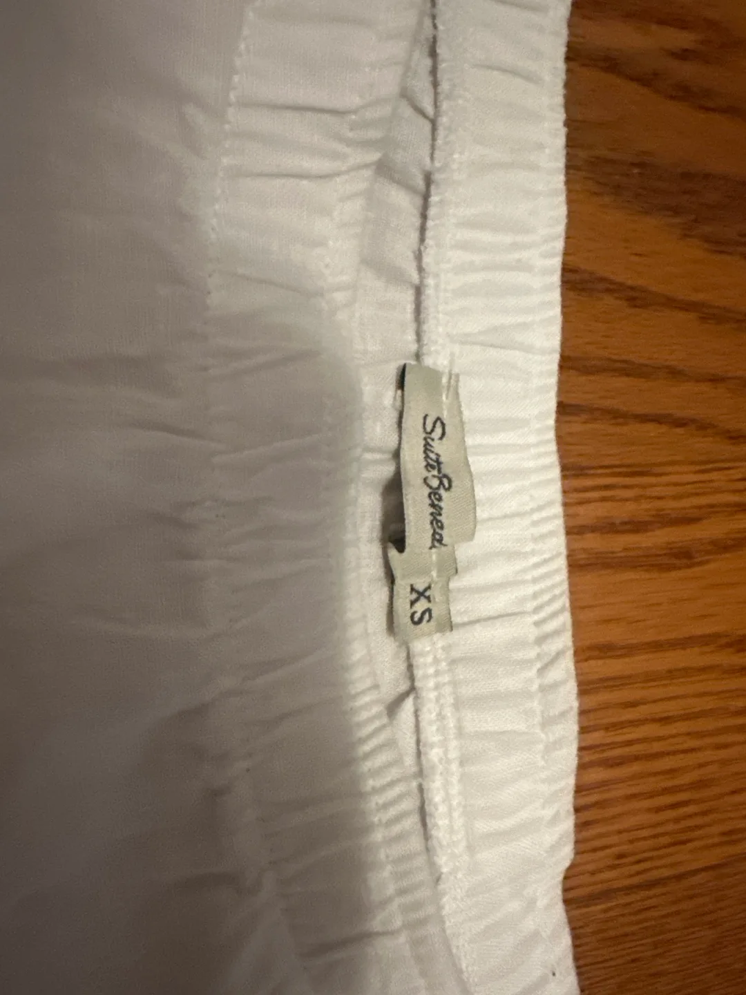 Suite Benedict white skirt. A brand founded in Italy. image indicator(2)