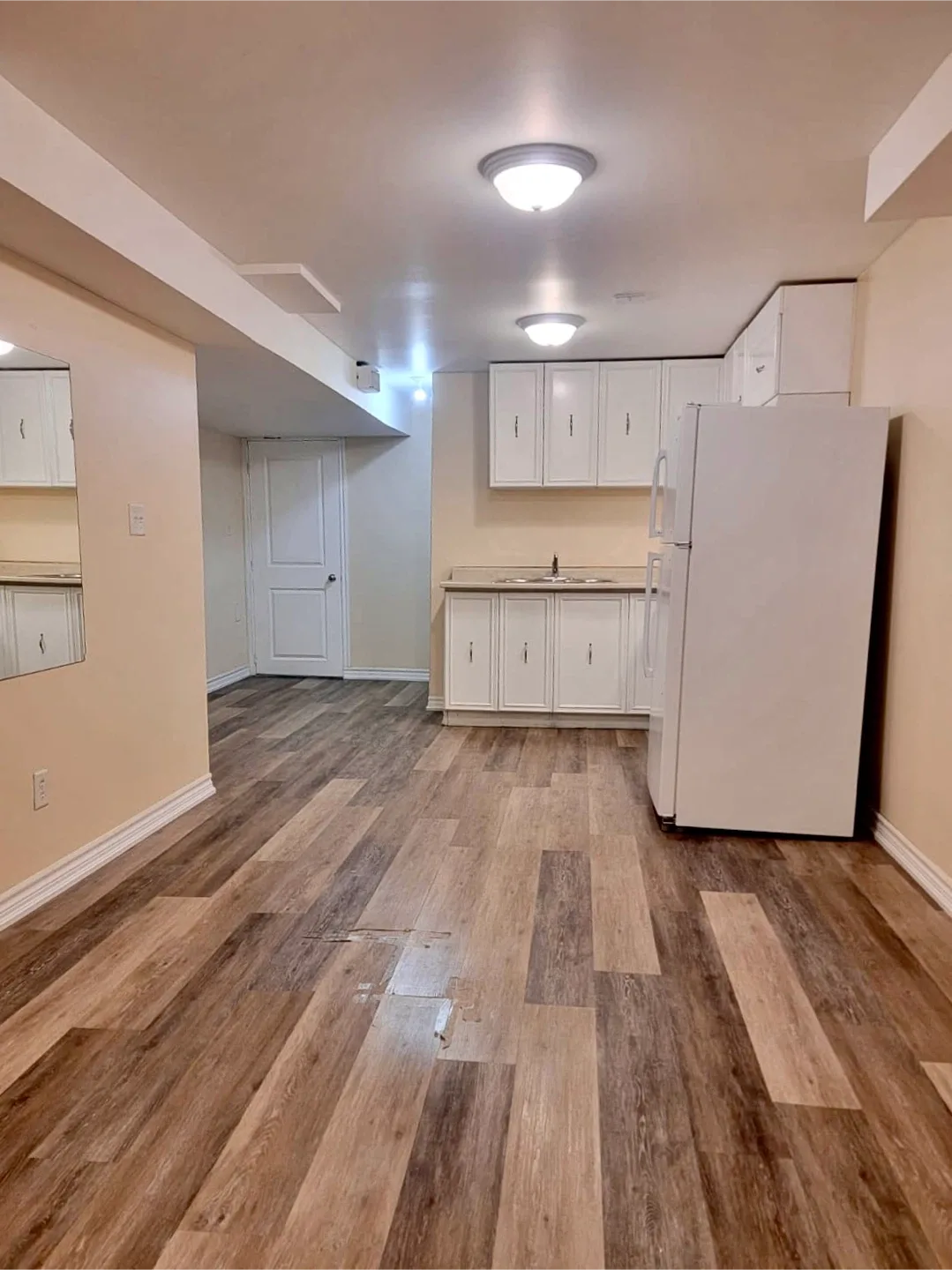 Basement apartment for rent (SEE DESCRIPTION BELOW) thumbnail