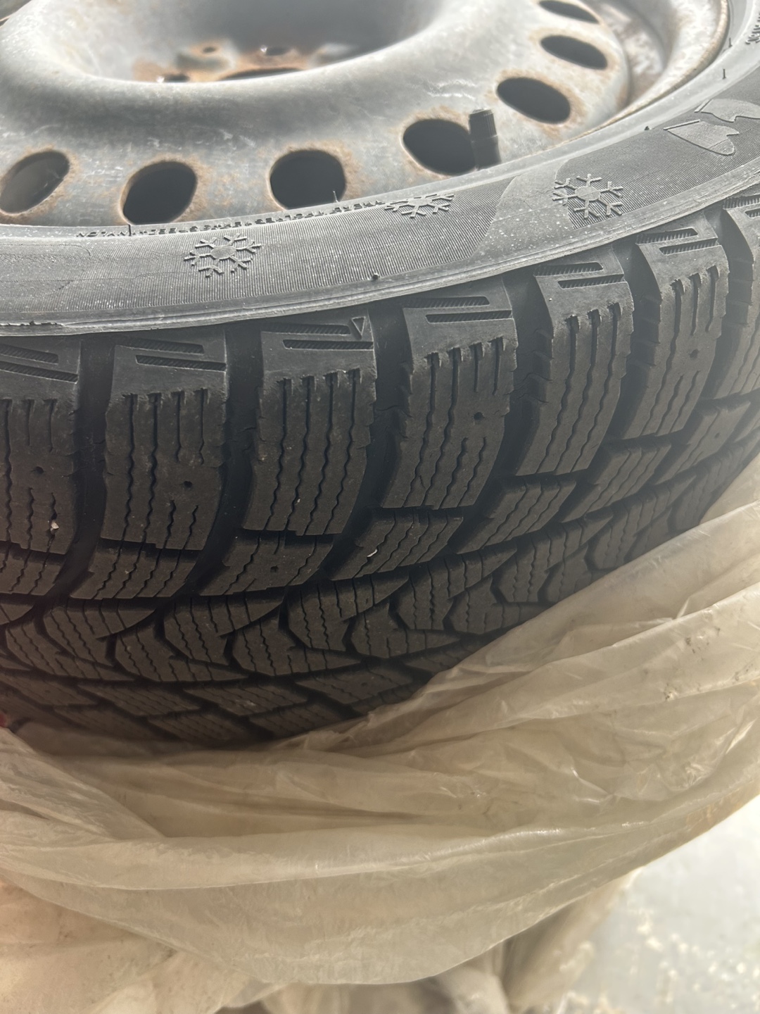215/55R17 Used Winter Tire - photo 3