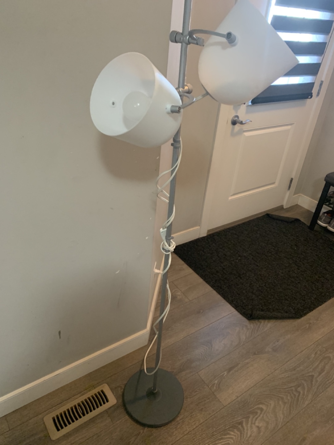 Floor Lamp with Adjustable Lights - photo 4