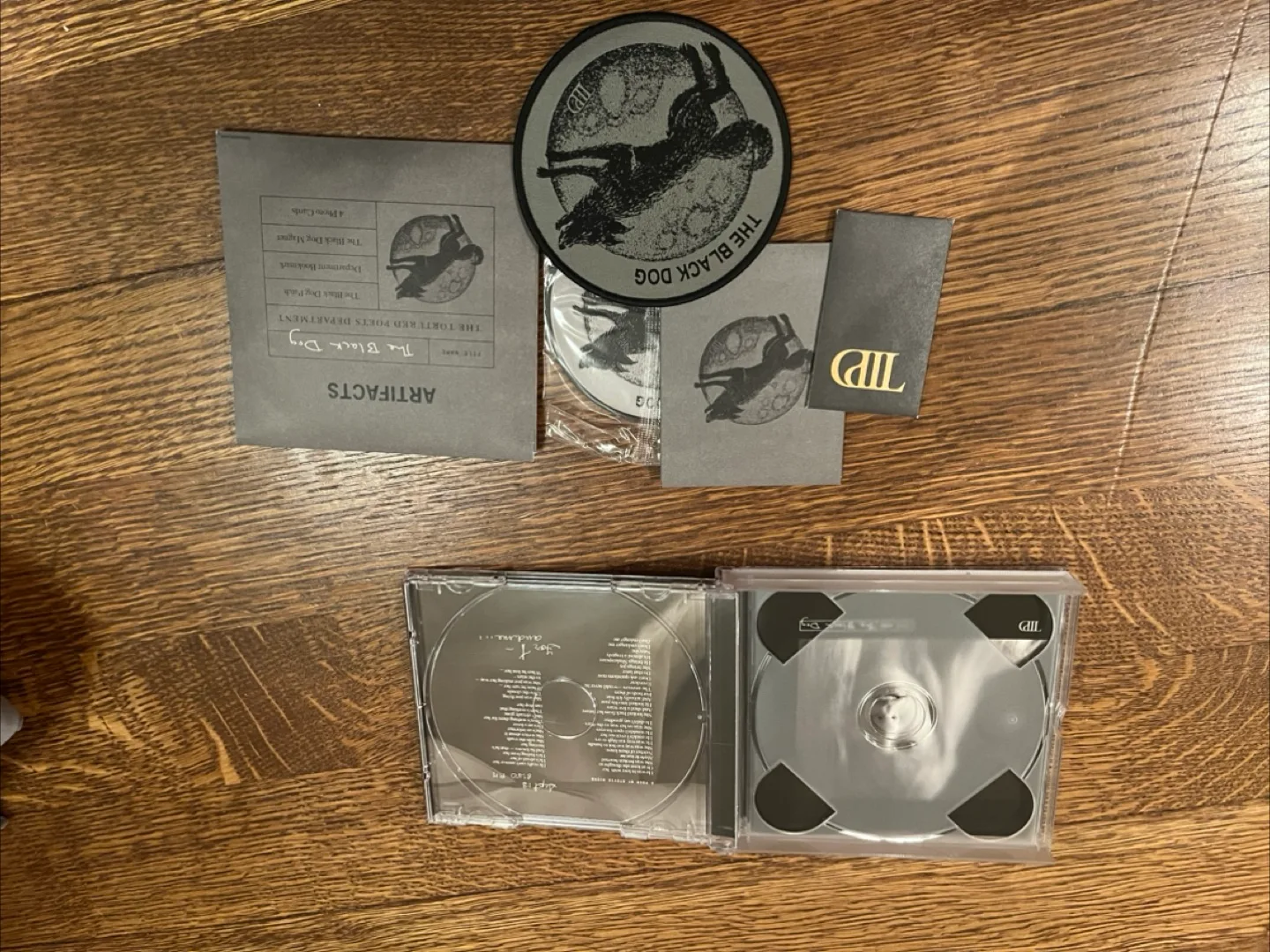 Taylor Swift "Tortured Poets Department" cd "Black Dog" variant image indicator(5)