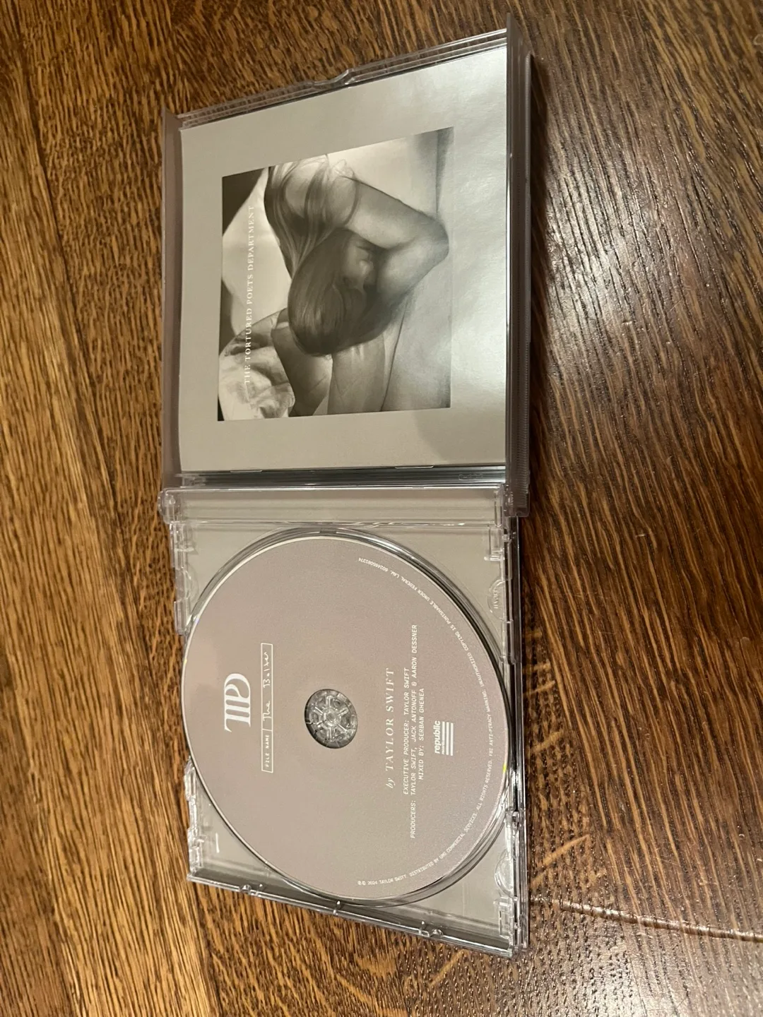 Taylor Swift "Tortured Poets Department" cd "The Bolter" variant image indicator(2)