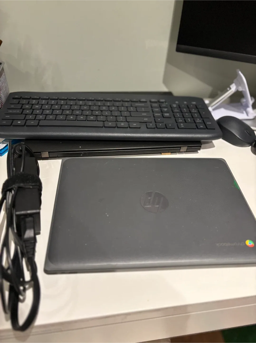 HP Chromebook 11A G8 EE image indicator(2)