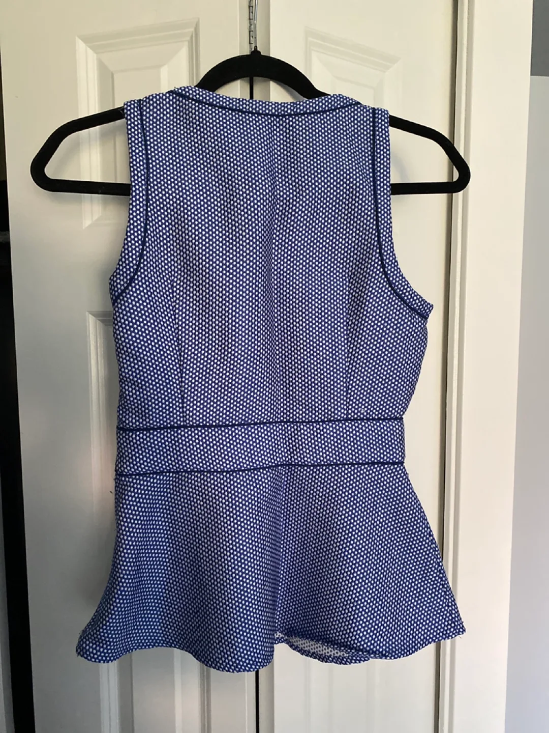 Banana Republic Blue Sleeveless Top - Size 0 image indicator(2)