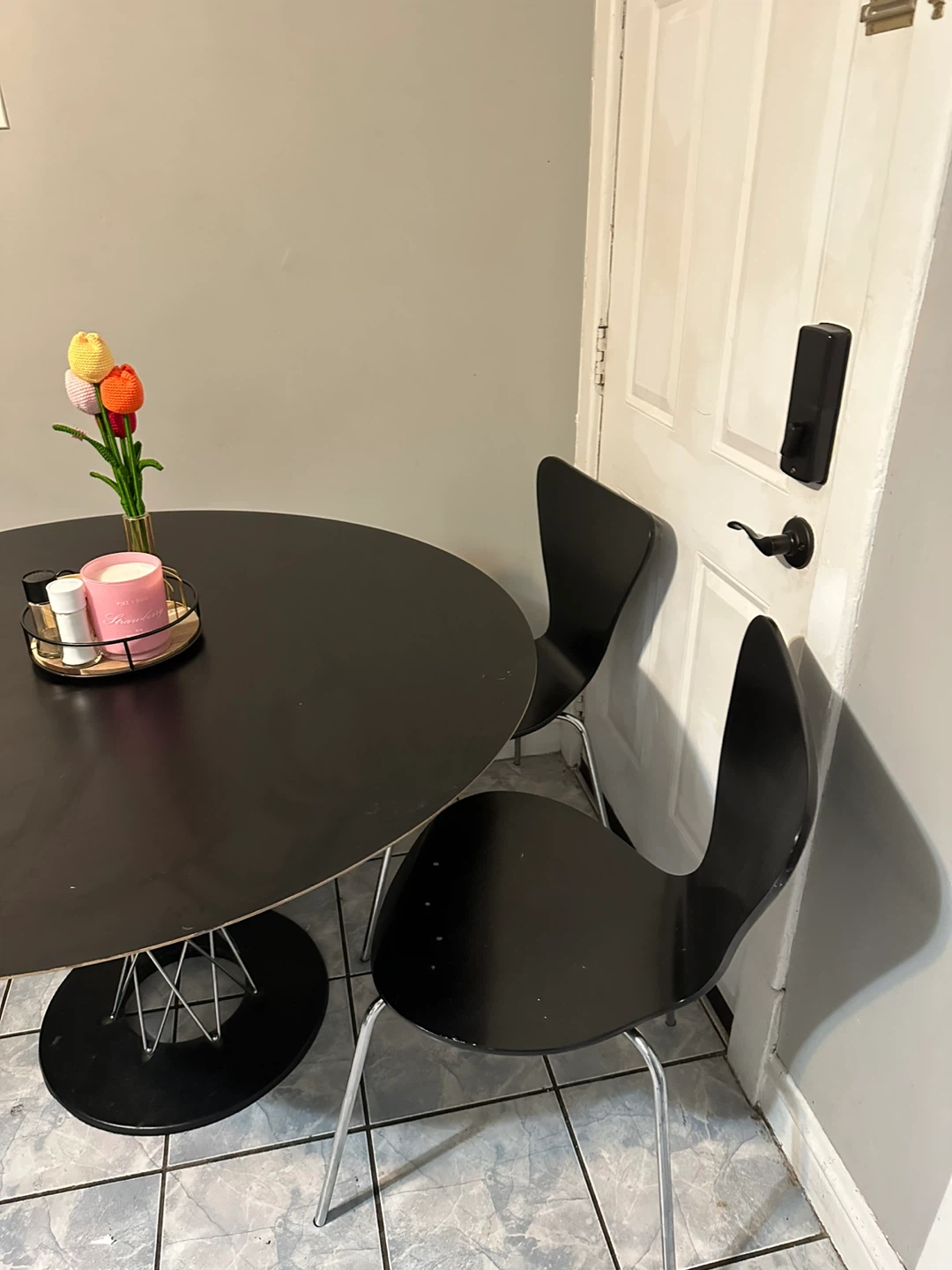 Round Dining Table with Wire Base - photo 3