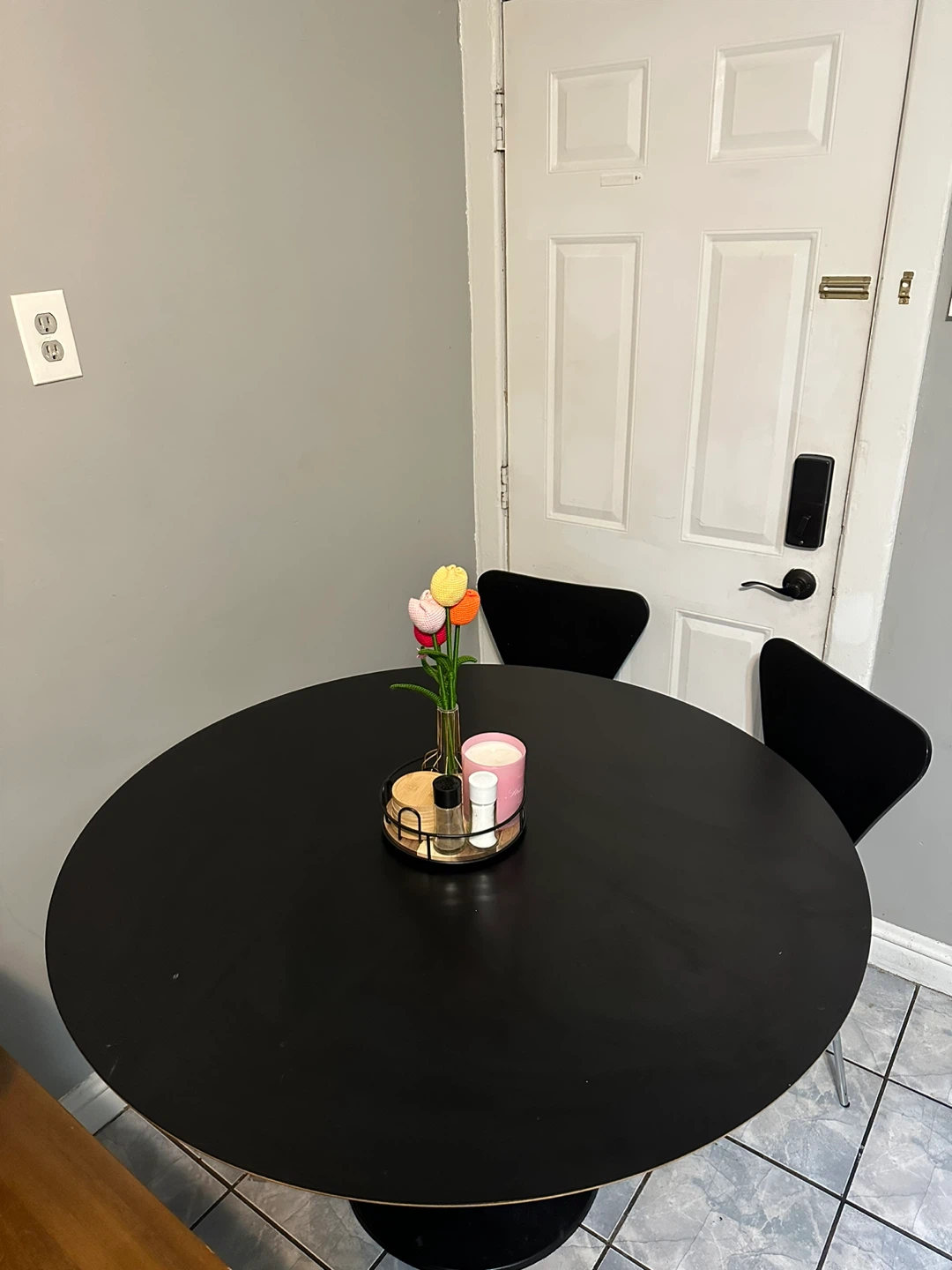 Round Dining Table with Wire Base - photo 4