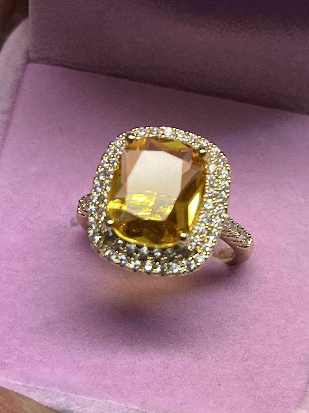 Luxury citrine with beautifully studded 2 rows of sapphire ring
