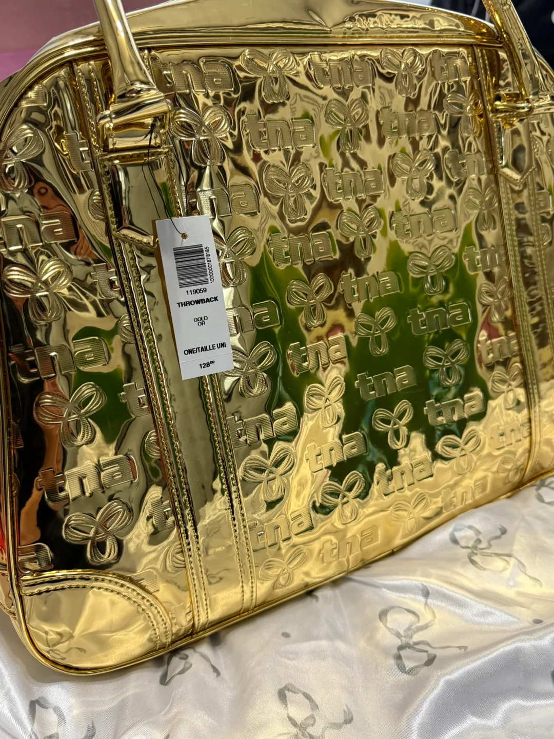 TNA Throwback Gold bag image indicator(3)