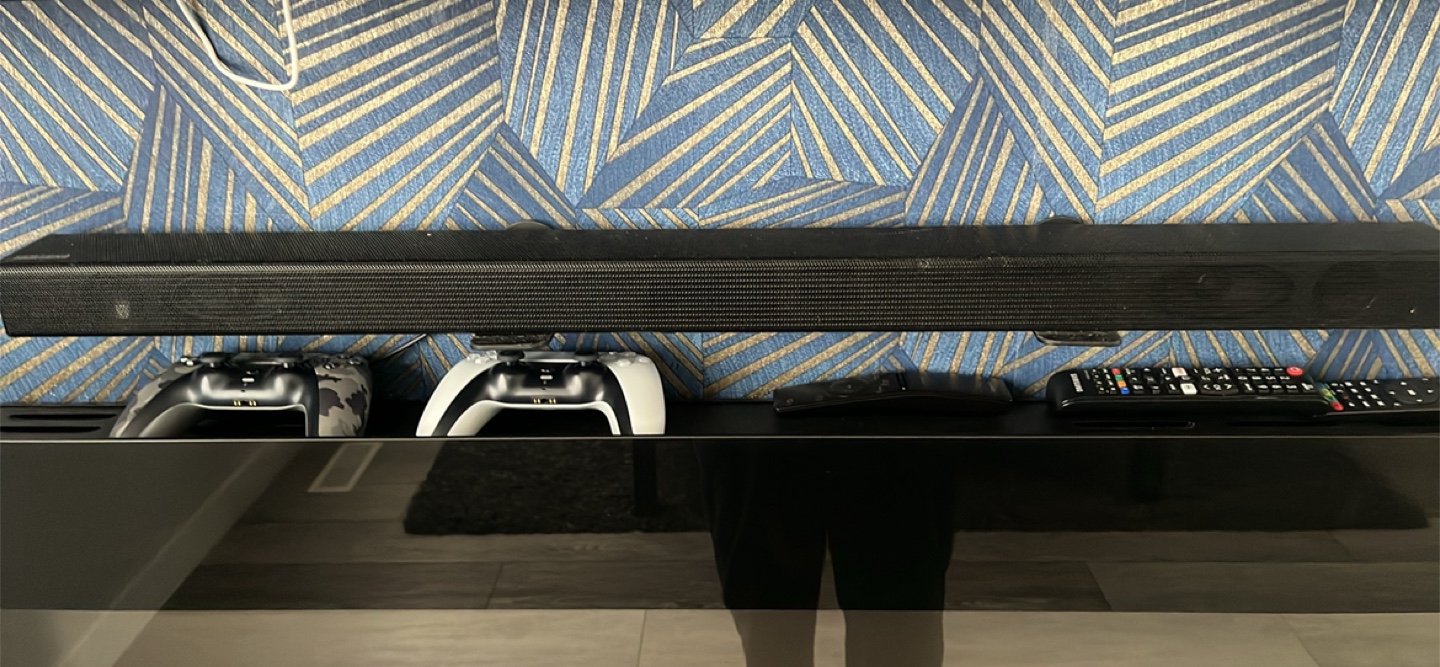Samsung 4ktv 71”  samsung Soundbar  with wireless subwoofer - photo 3