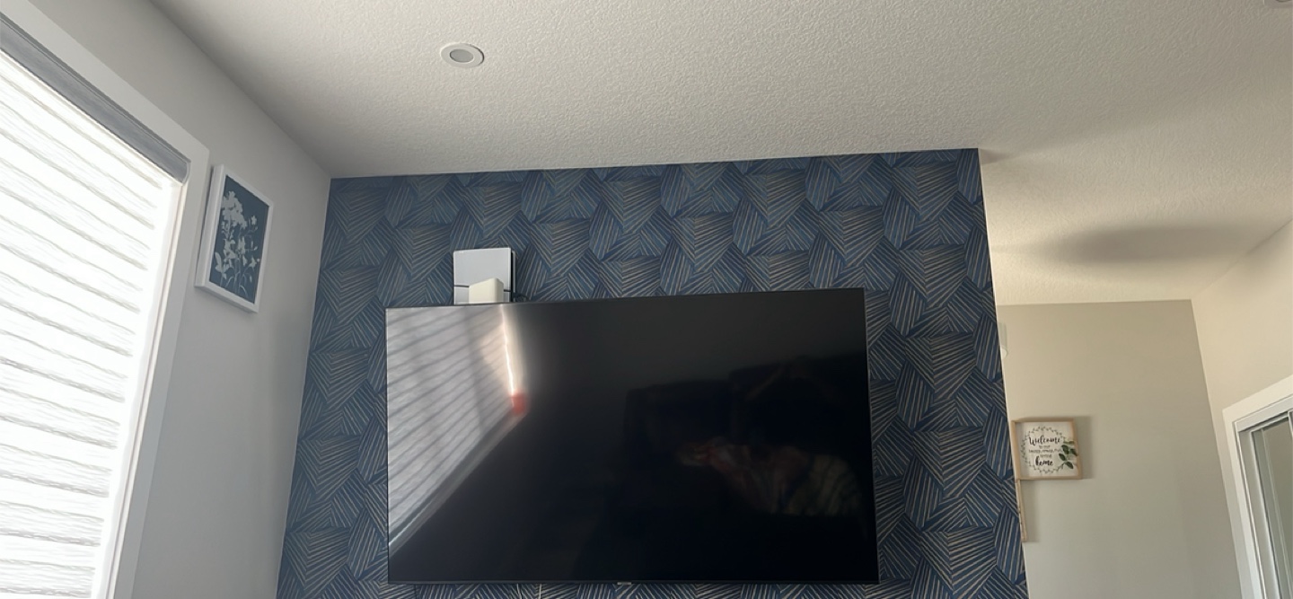 Samsung 4ktv 71”  samsung Soundbar  with wireless subwoofer