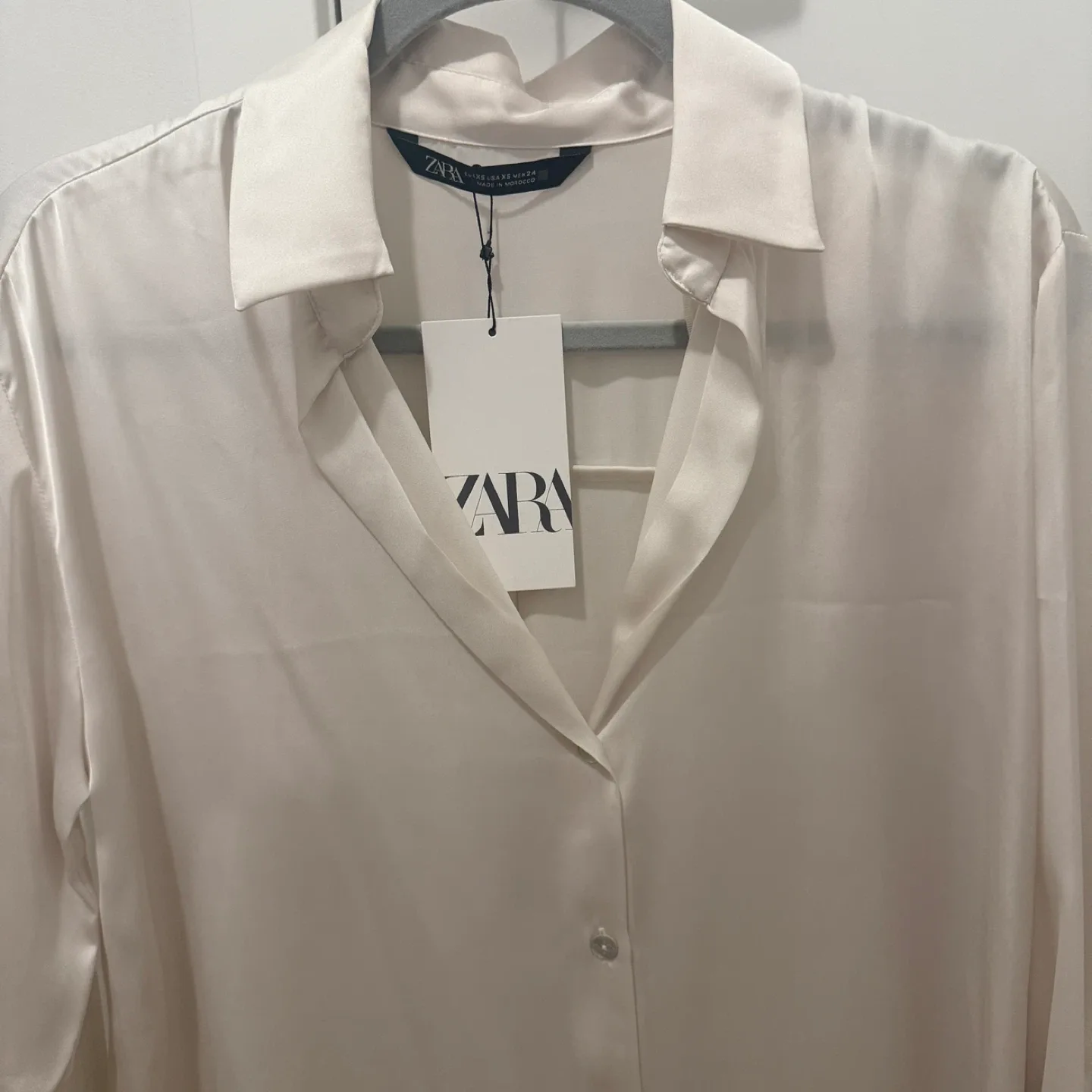 NEW Zara satin effect shirt XS oyster white image indicator(6)