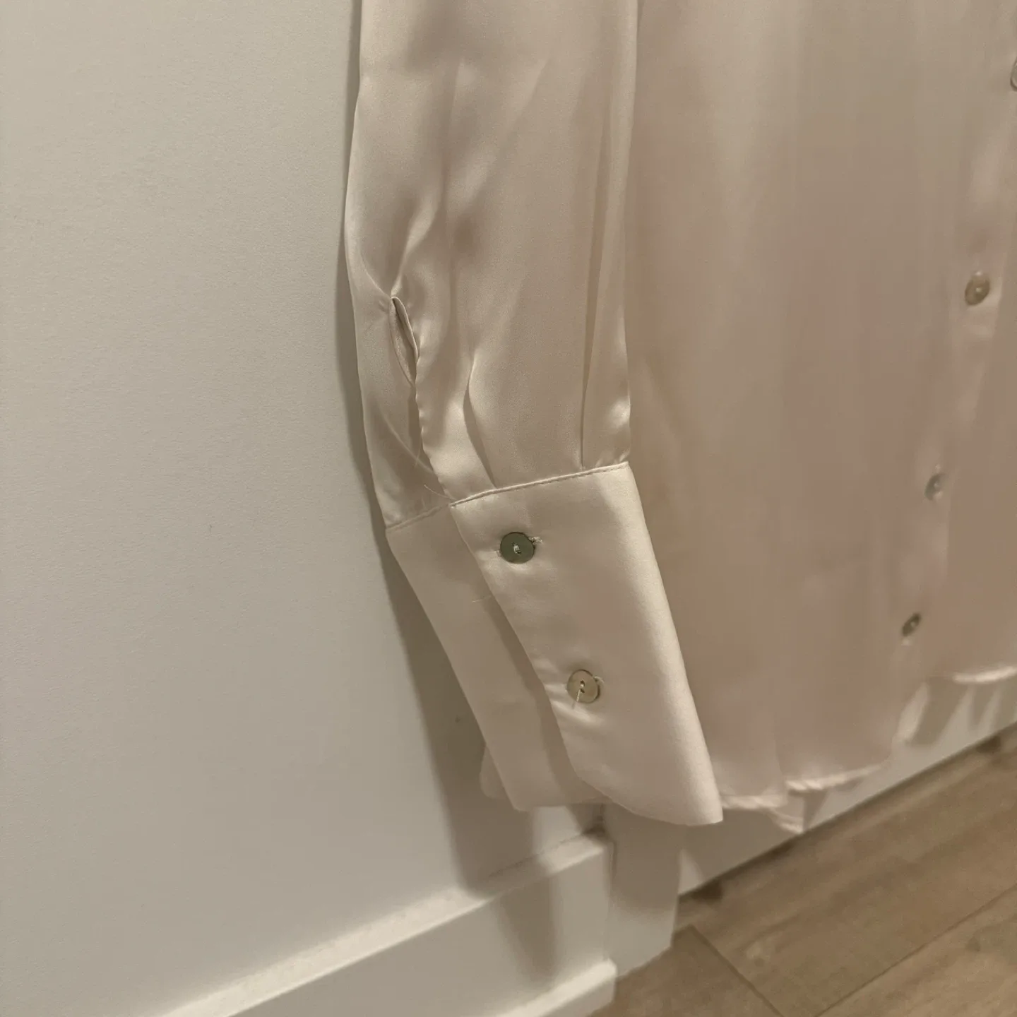 NEW Zara satin effect shirt XS oyster white image indicator(7)