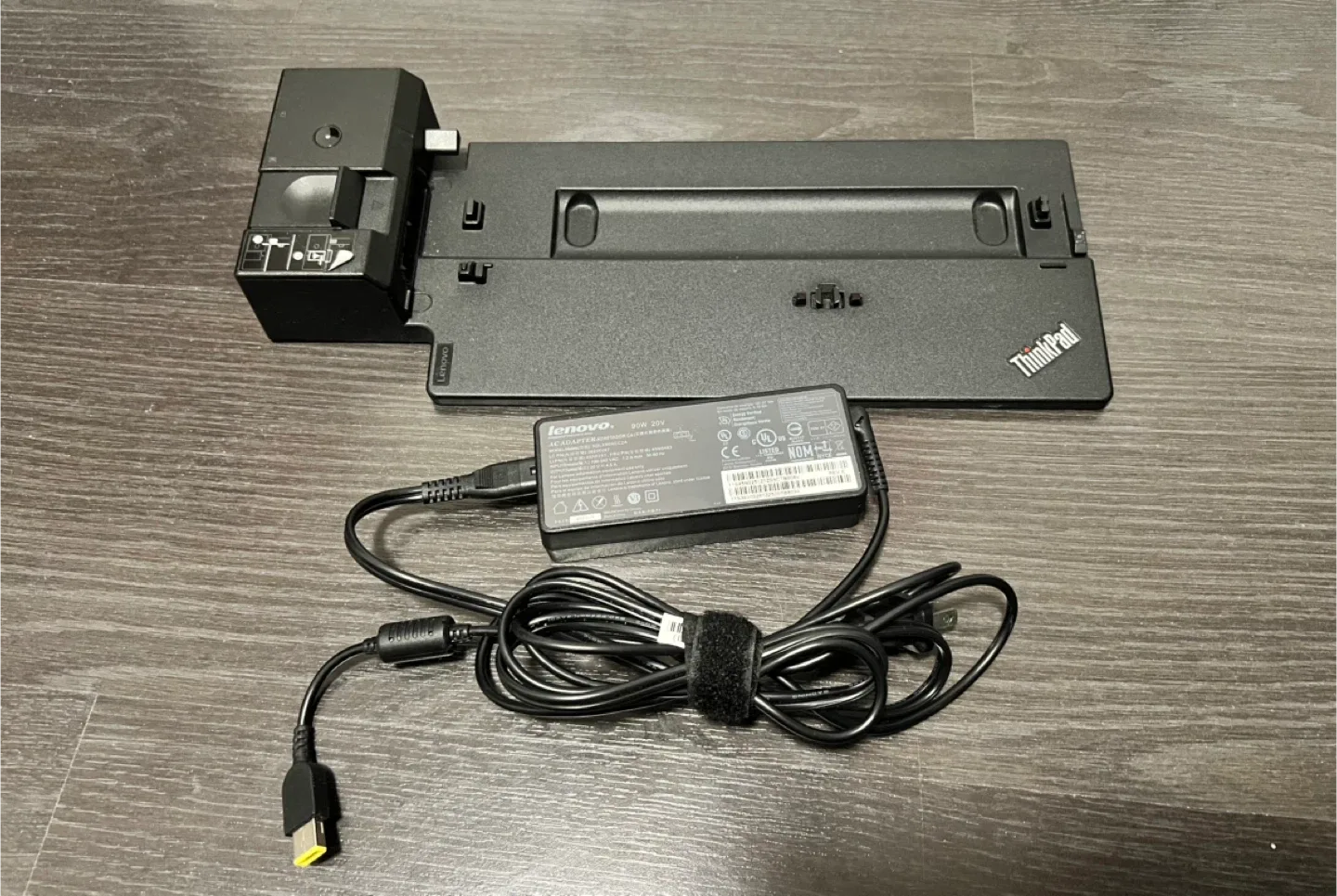 Lenovo Thinkpad Pro 40AH Docking station w/90W AC 01HY747 thumbnail