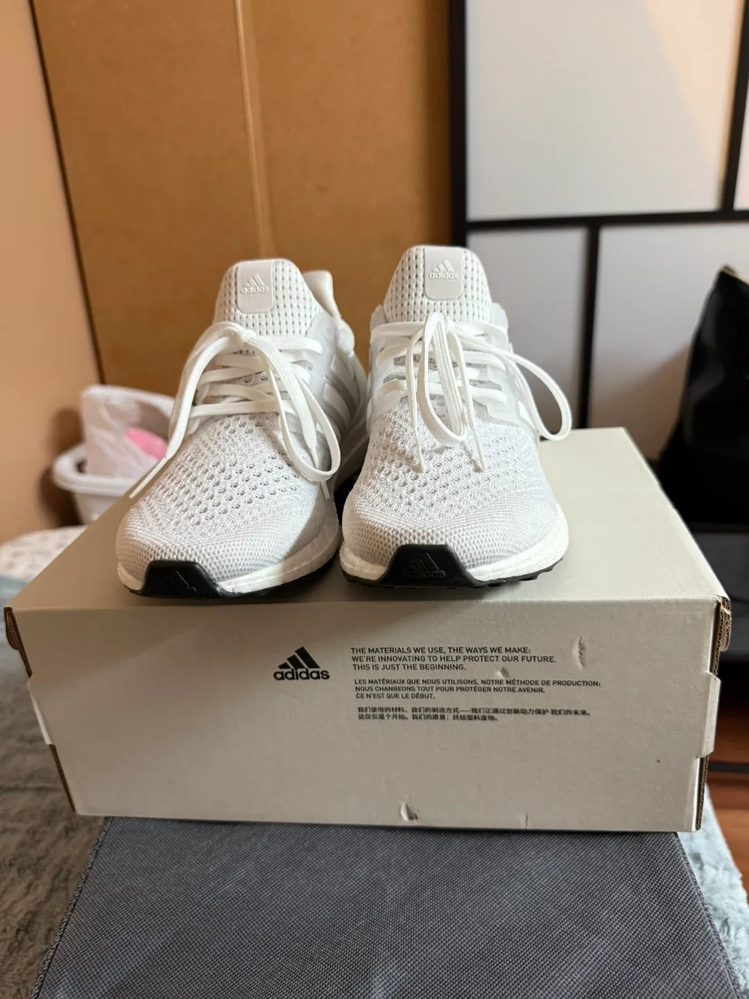 Adidas Ultraboost 1.0 image indicator(2)