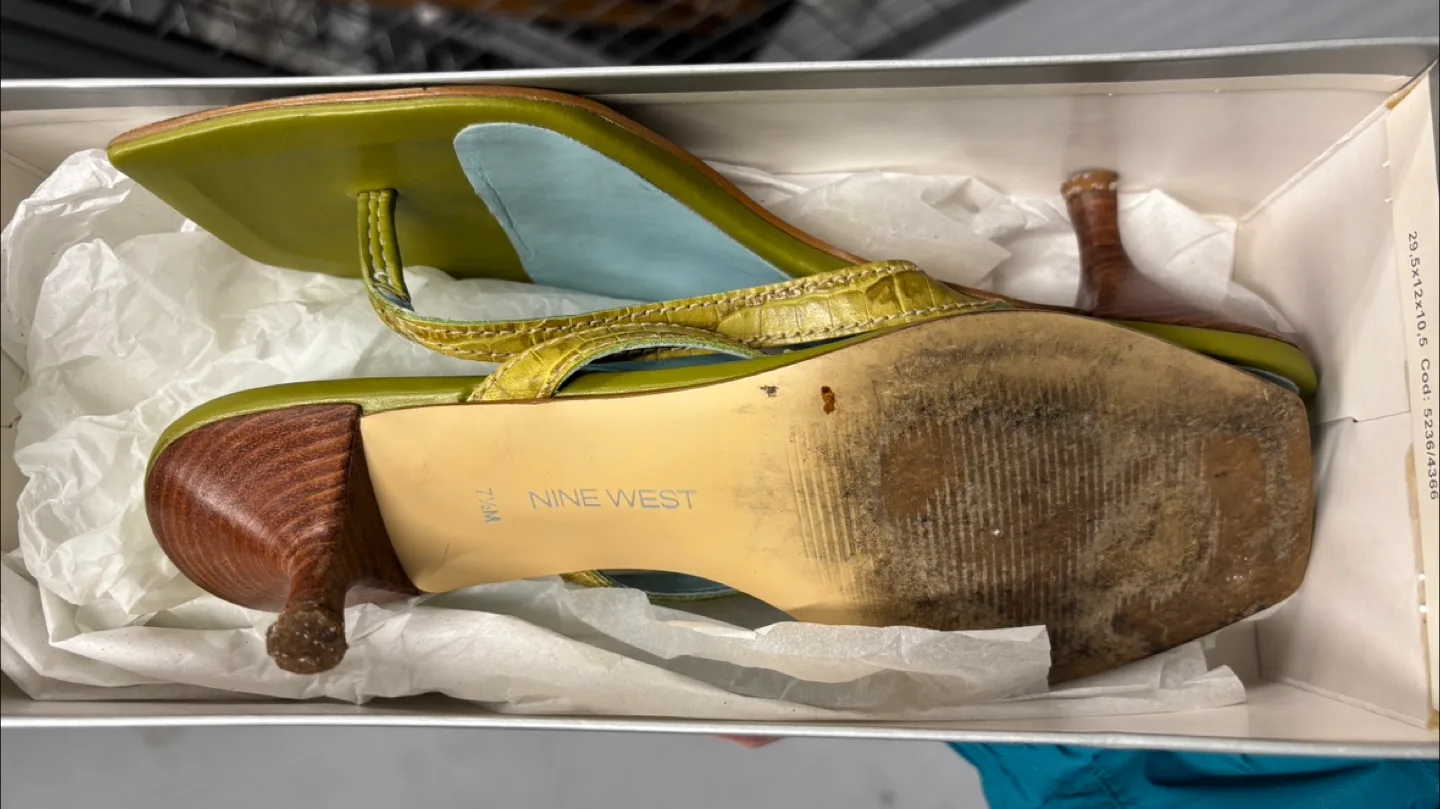 FREE Nine West Med Green Croco Heels - Size 7.5 image indicator(4)