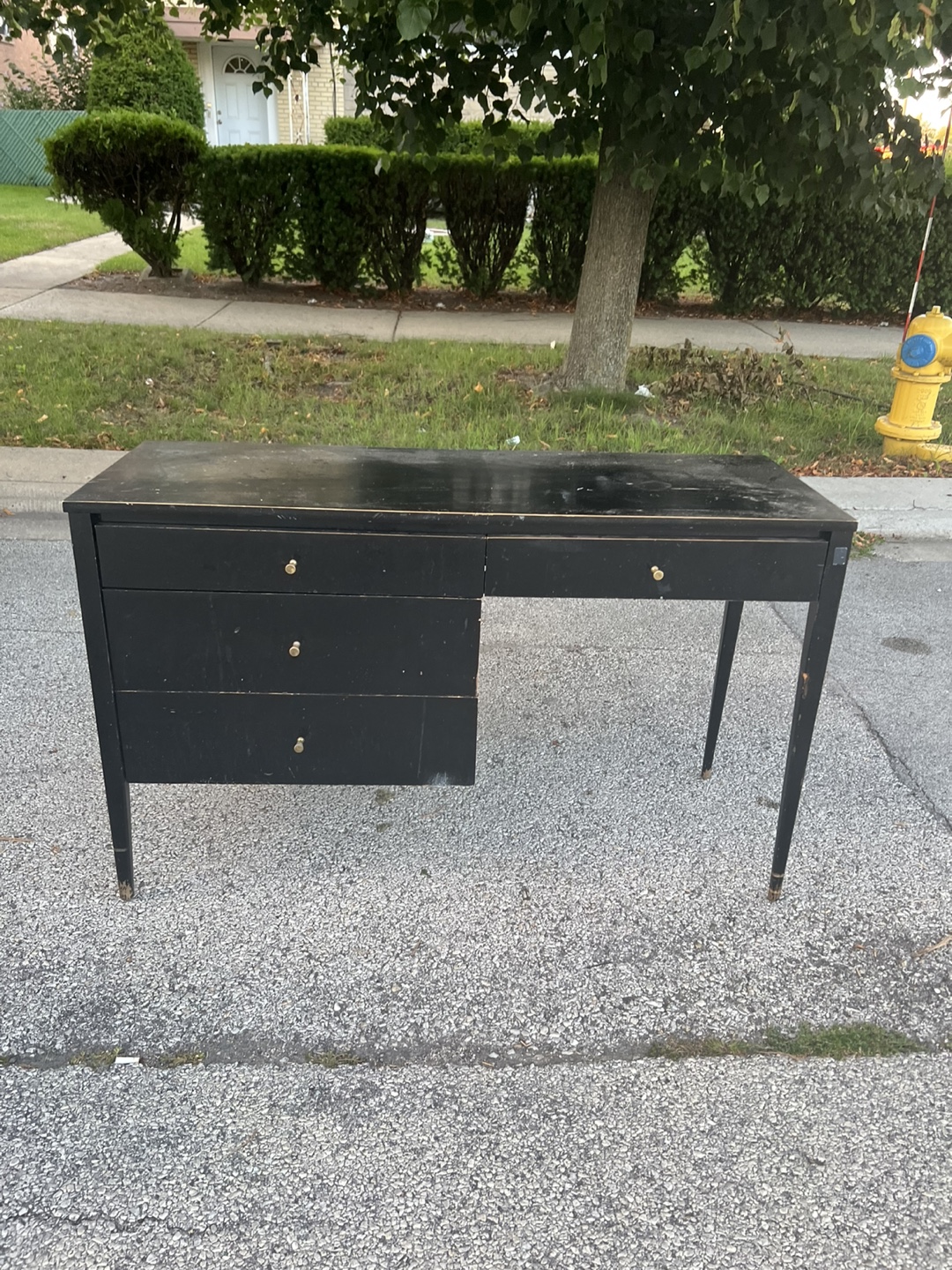 Black desk w/drawera