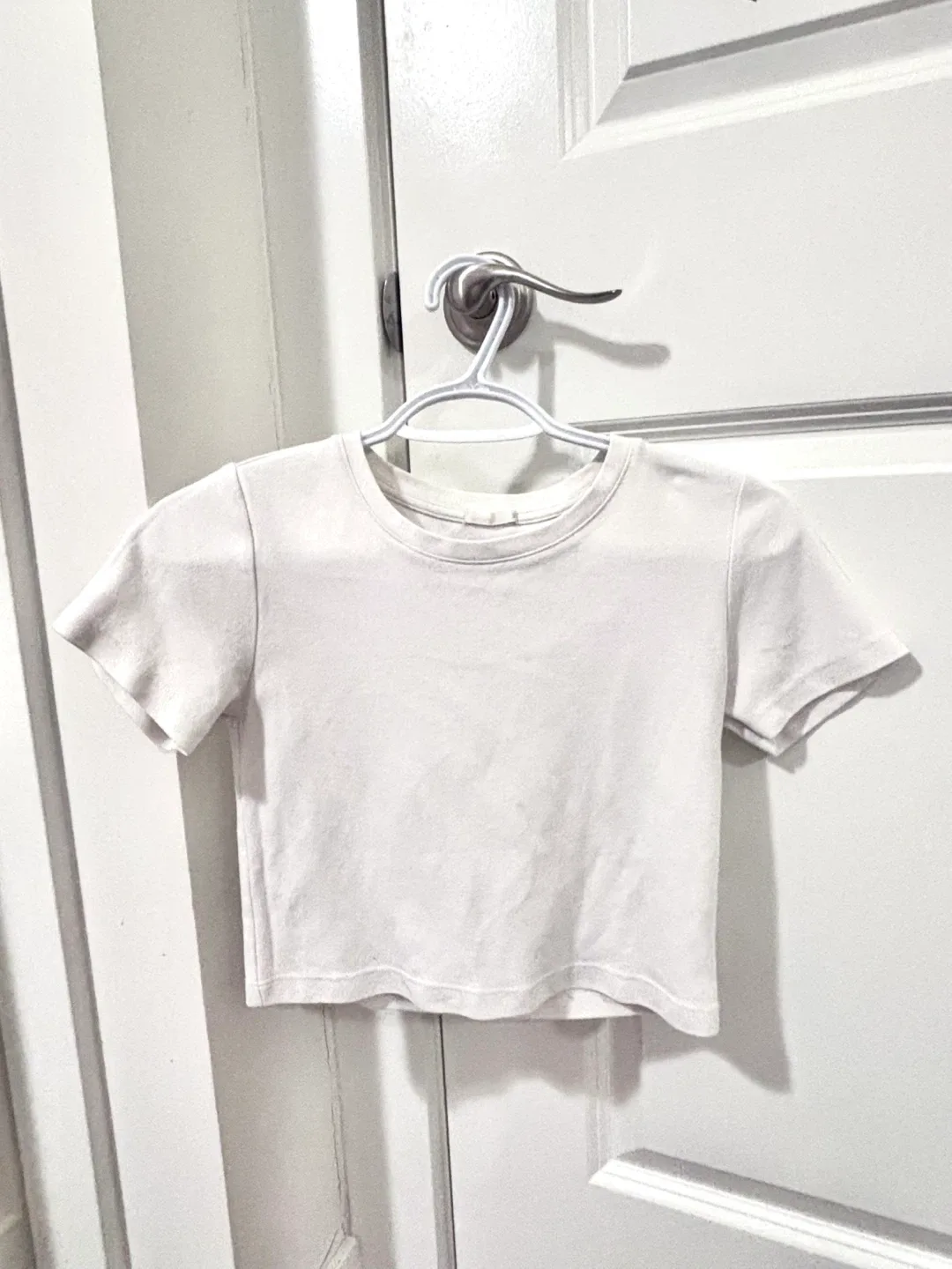 GU (sister brand of Uniqlo) Cropped White T-Shirt thumbnail