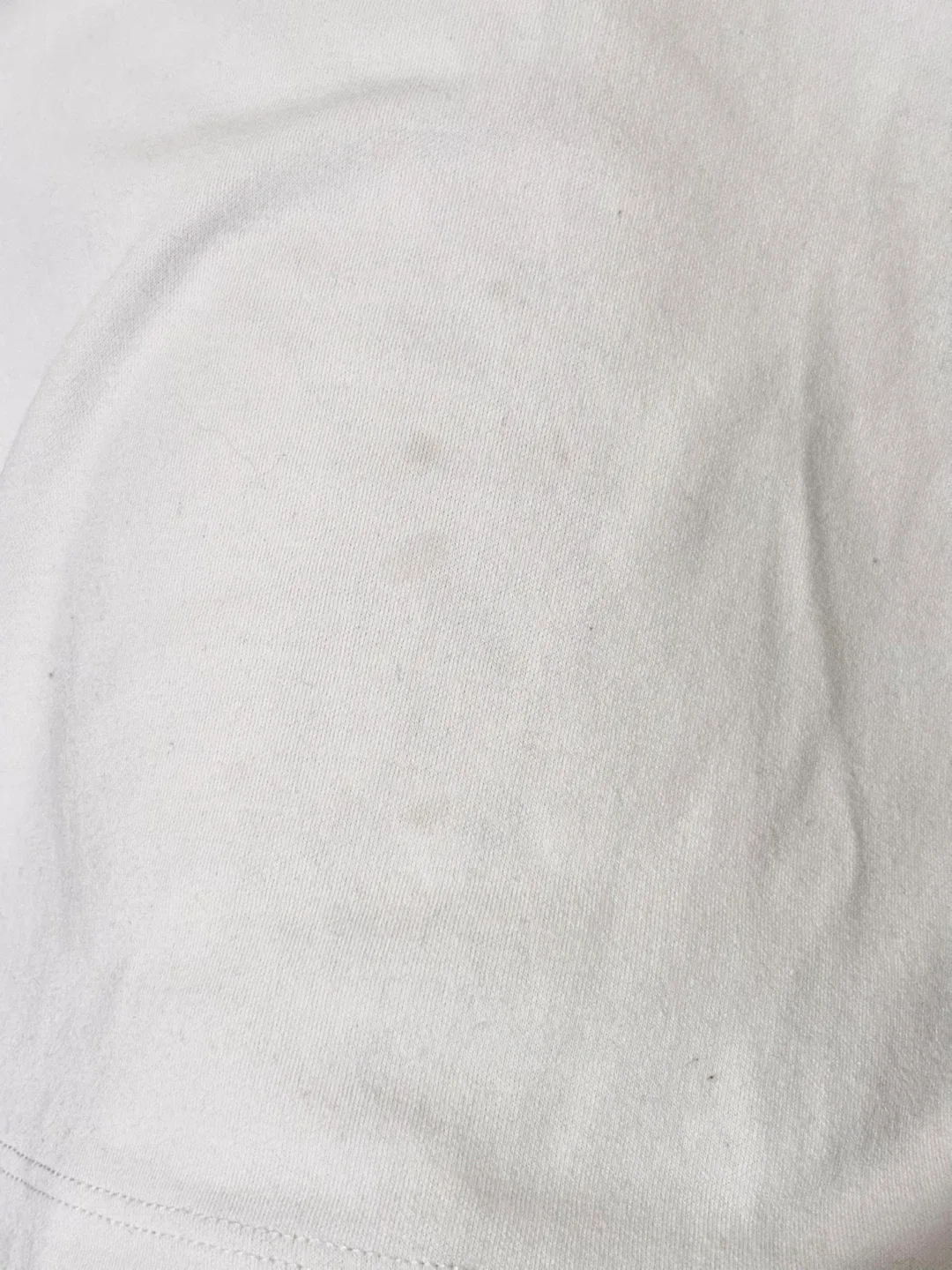 GU (sister brand of Uniqlo) Cropped White T-Shirt image indicator(3)