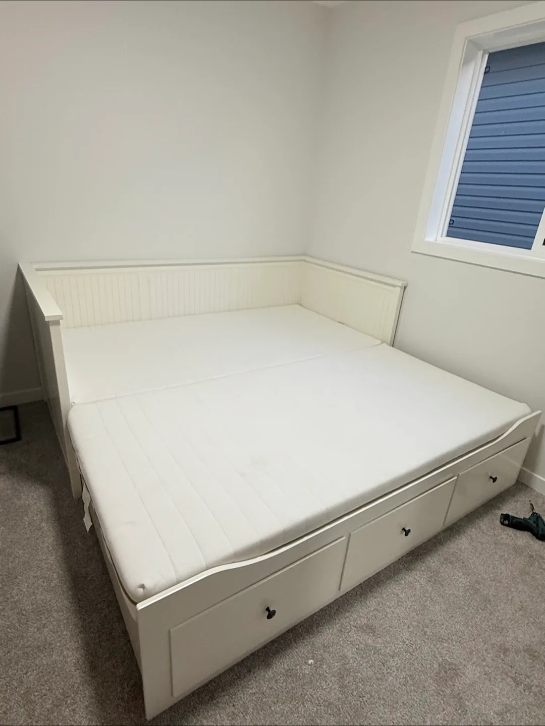 IKEA Hemnes Daybed Frame with 3 Drawers and 2 Mattress image indicator(3)