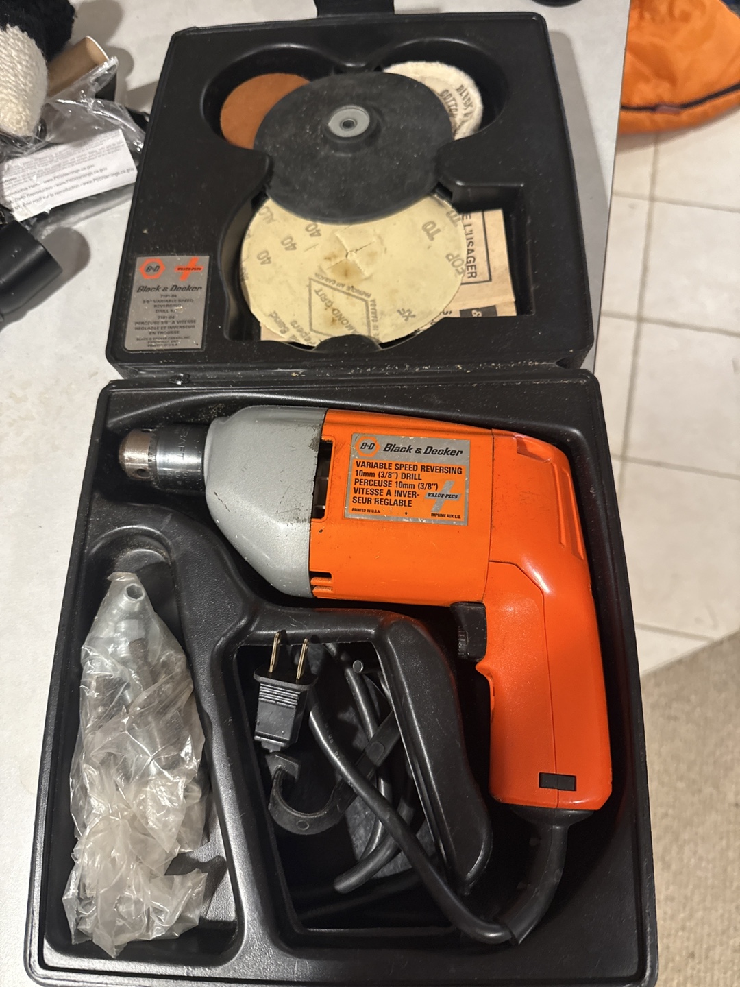 Black & Decker 3/8" Variable Speed Drill Kit - photo 3