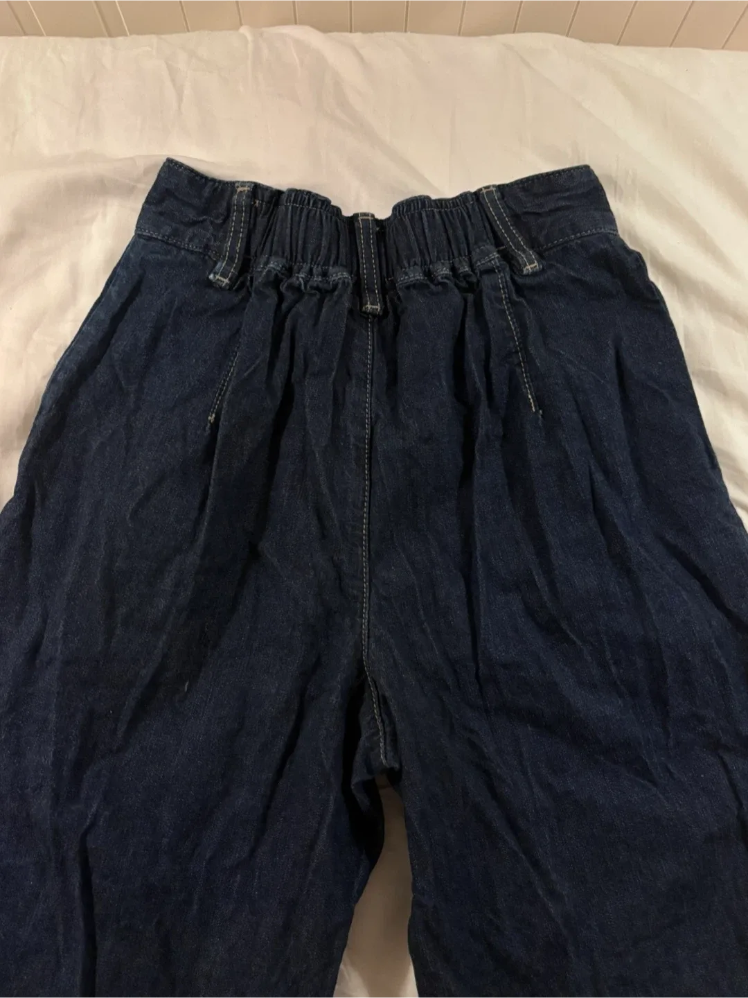 GU (sister brand of Uniqlo) Pleated Wide Jean Trousers image indicator(2)