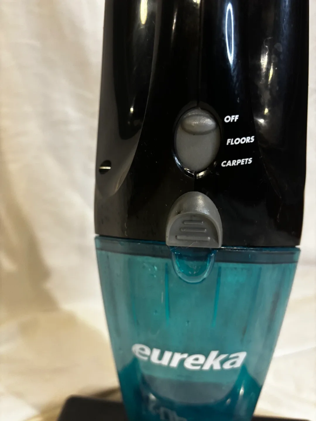 Eureka Quick-Up Corded Stick Vacuum image indicator(3)