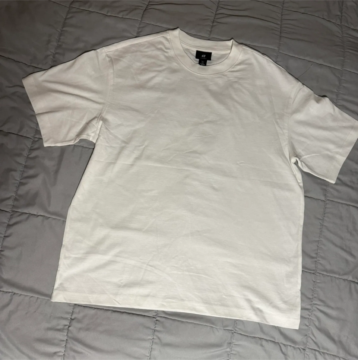 Classic White H&M Tee – Size L – $26 thumbnail