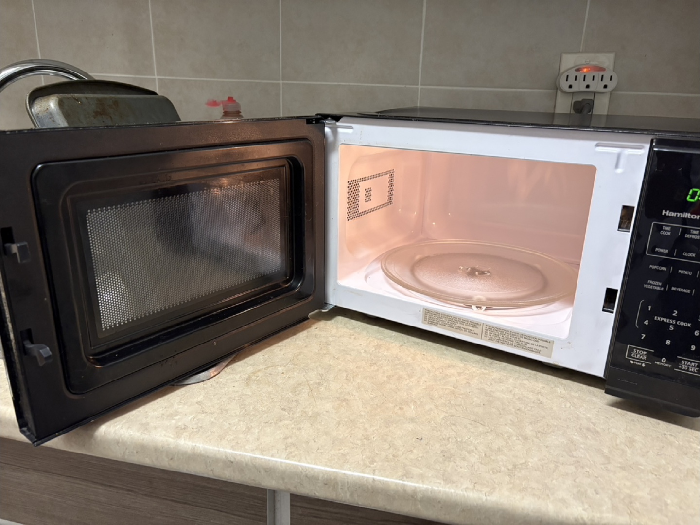 Hamilton Beach Microwave - photo 2