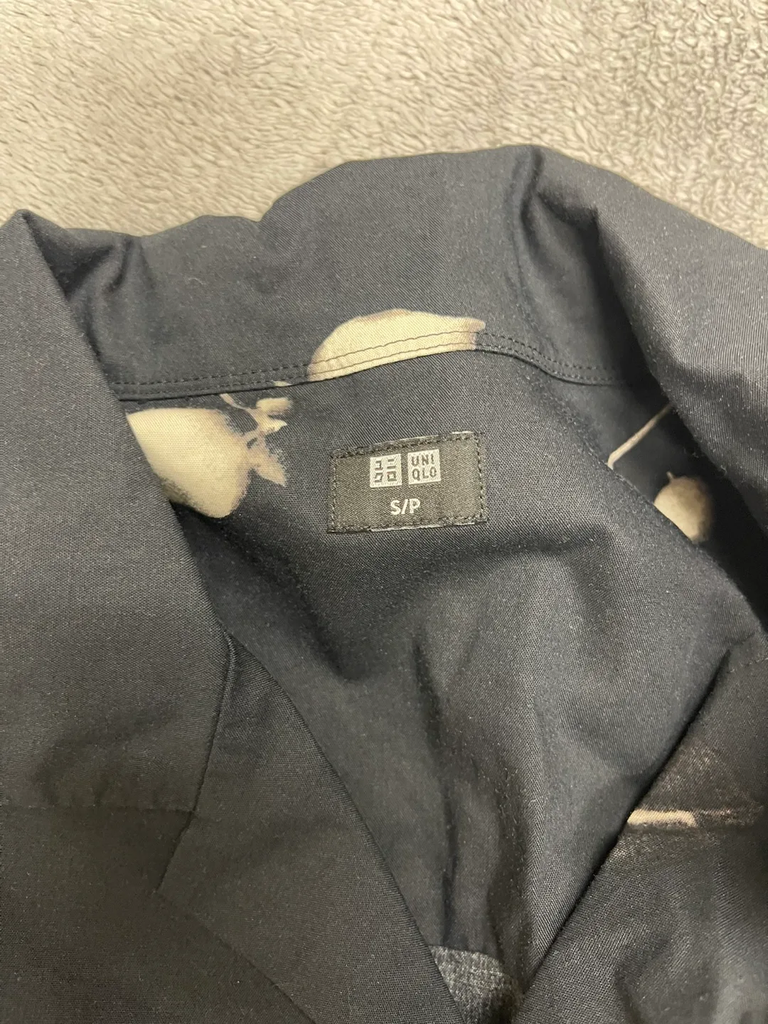 Uniqlo Floral Shirt - Size Small image indicator(2)