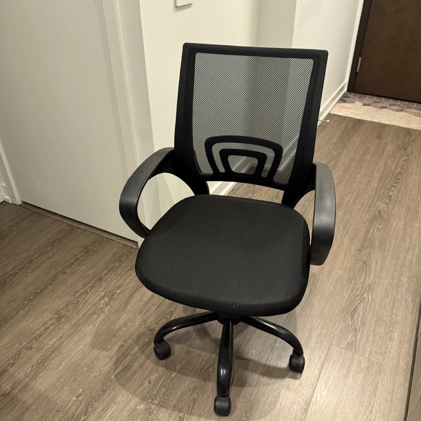 Black Mesh Office Chair thumbnail