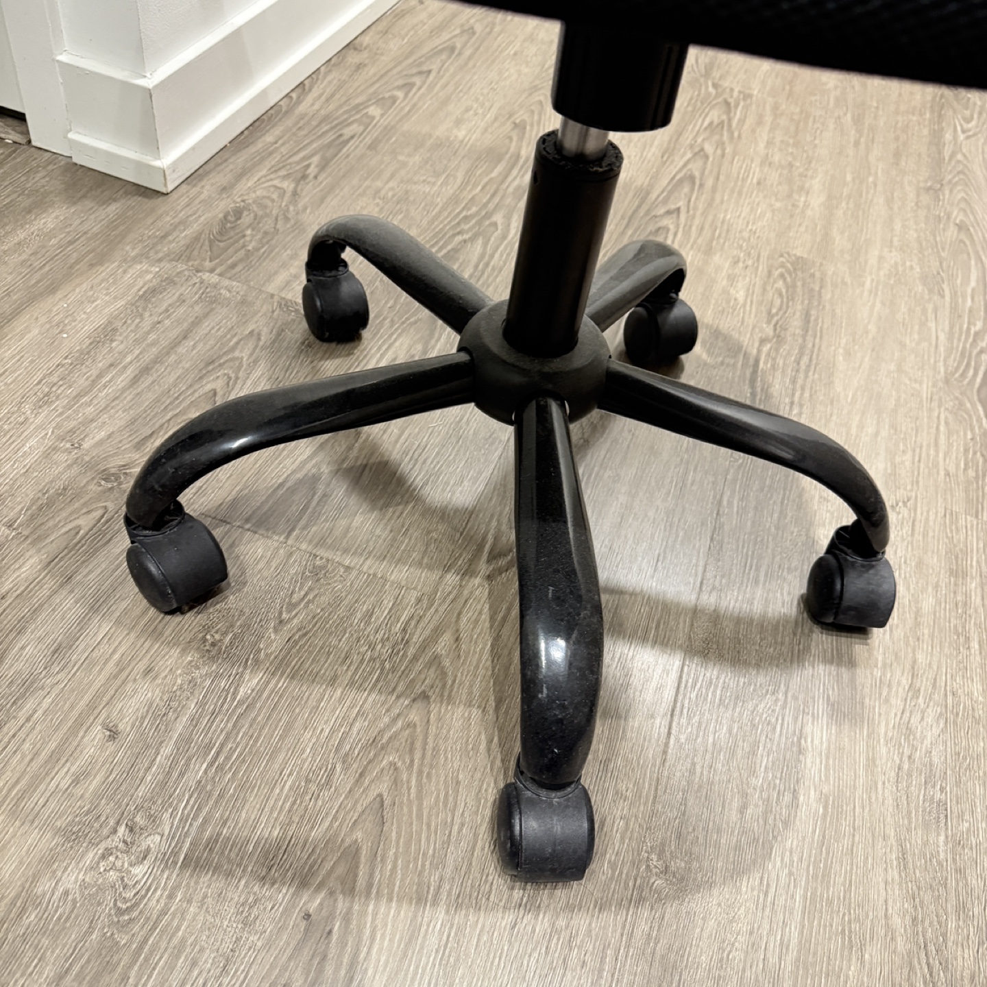 Black Mesh Office Chair - photo 4