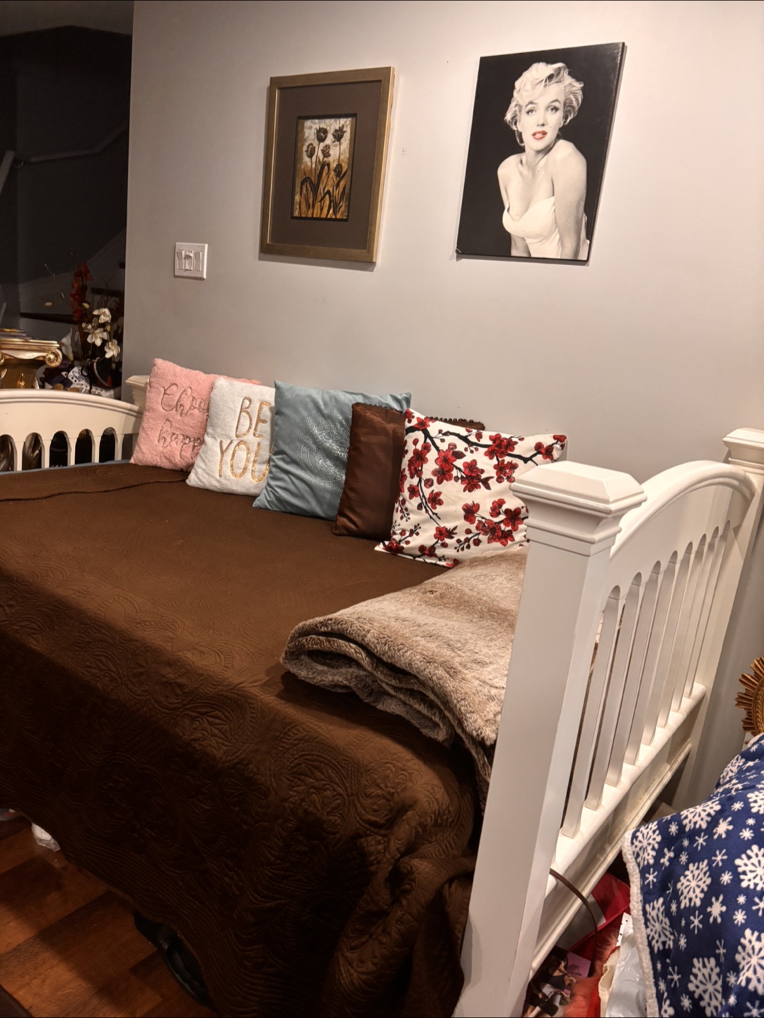 Solid wood Twin bed with Mattress