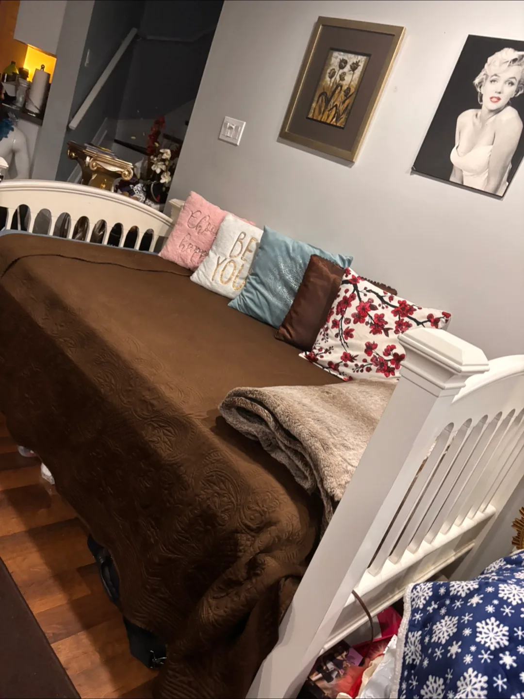 Solid wood Twin bed with Mattress image indicator(4)