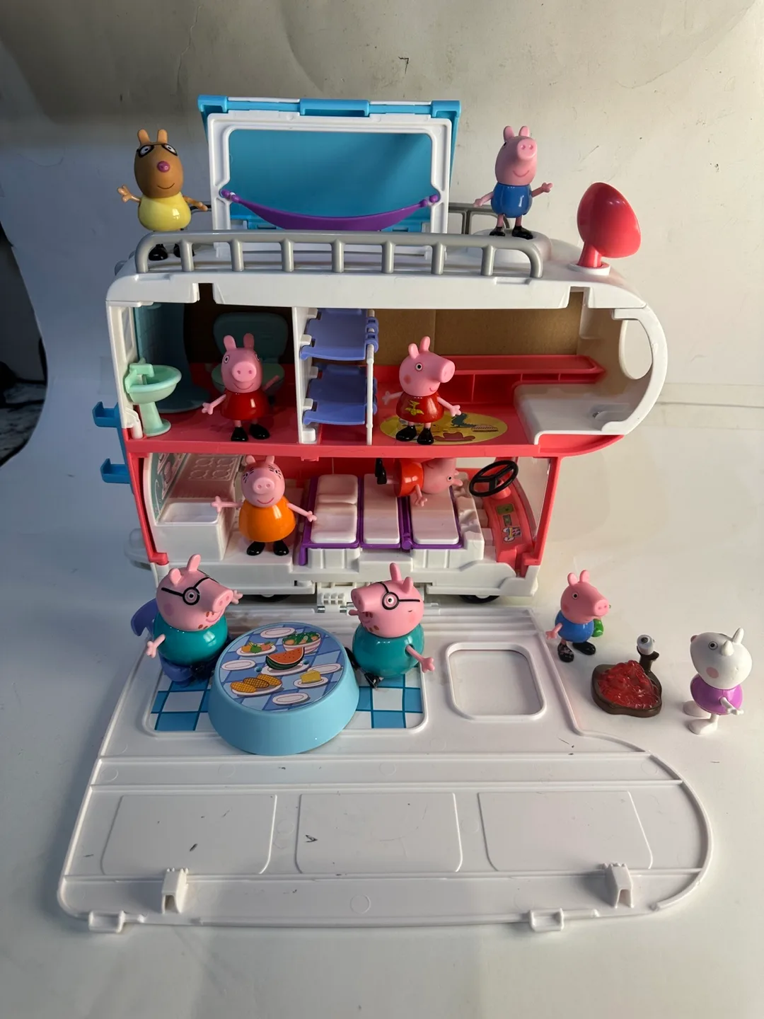 Peppa Pig's Family Motorhome Playset thumbnail