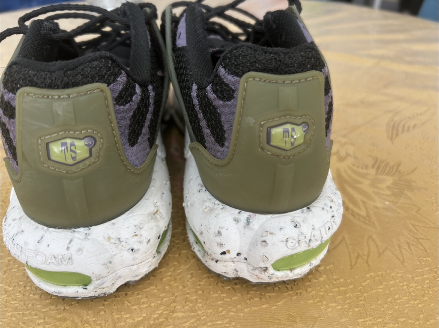 Nike ts worn 4 times clean like new dm me (serious buyers only)