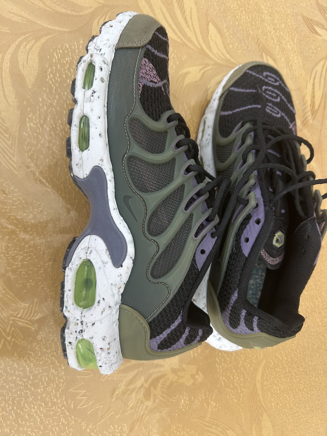 Nike ts worn 4 times clean like new dm me (serious buyers only) - photo 3