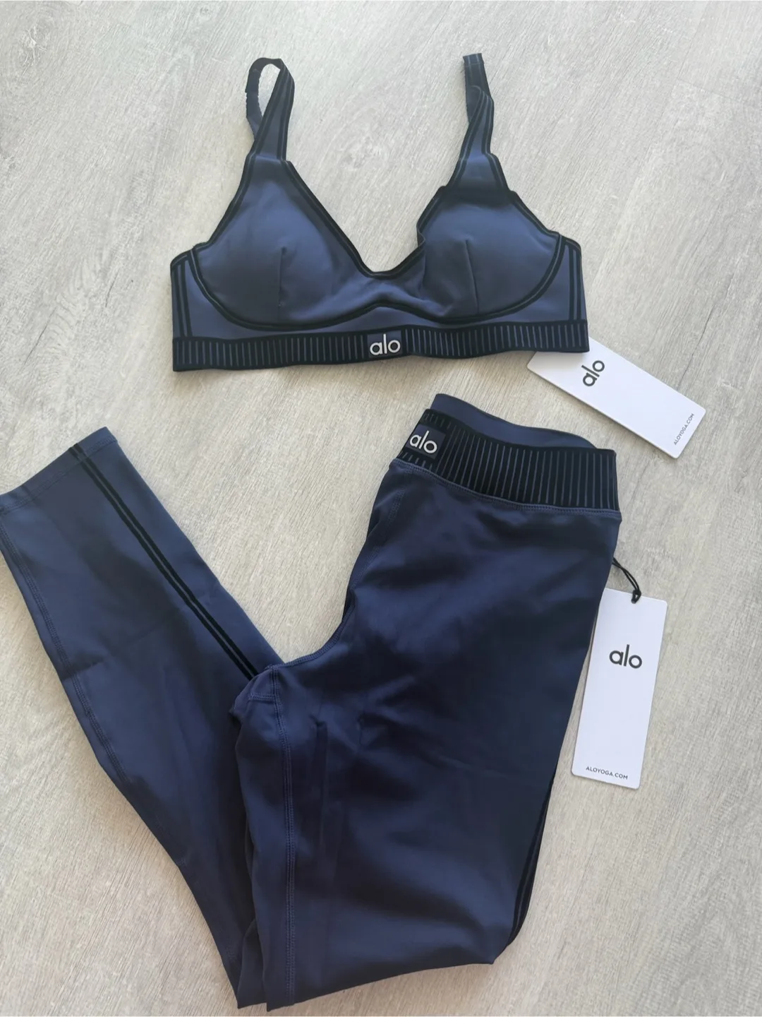ALO Yoga Airlift Line Up Set - Navy Blue, Small thumbnail