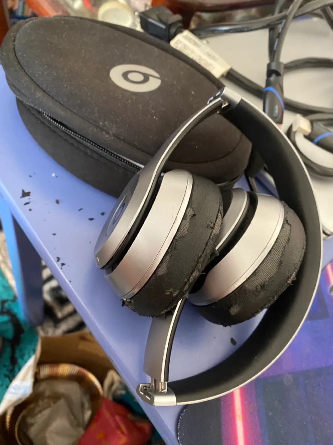 Beats Solo3 Wireless Headphones - Damaged thumbnail