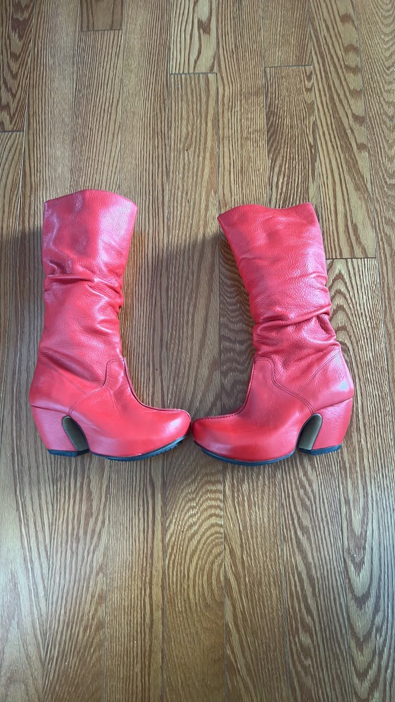 NEW John Fluevog Red Leather Boots Size 6 image indicator(7)