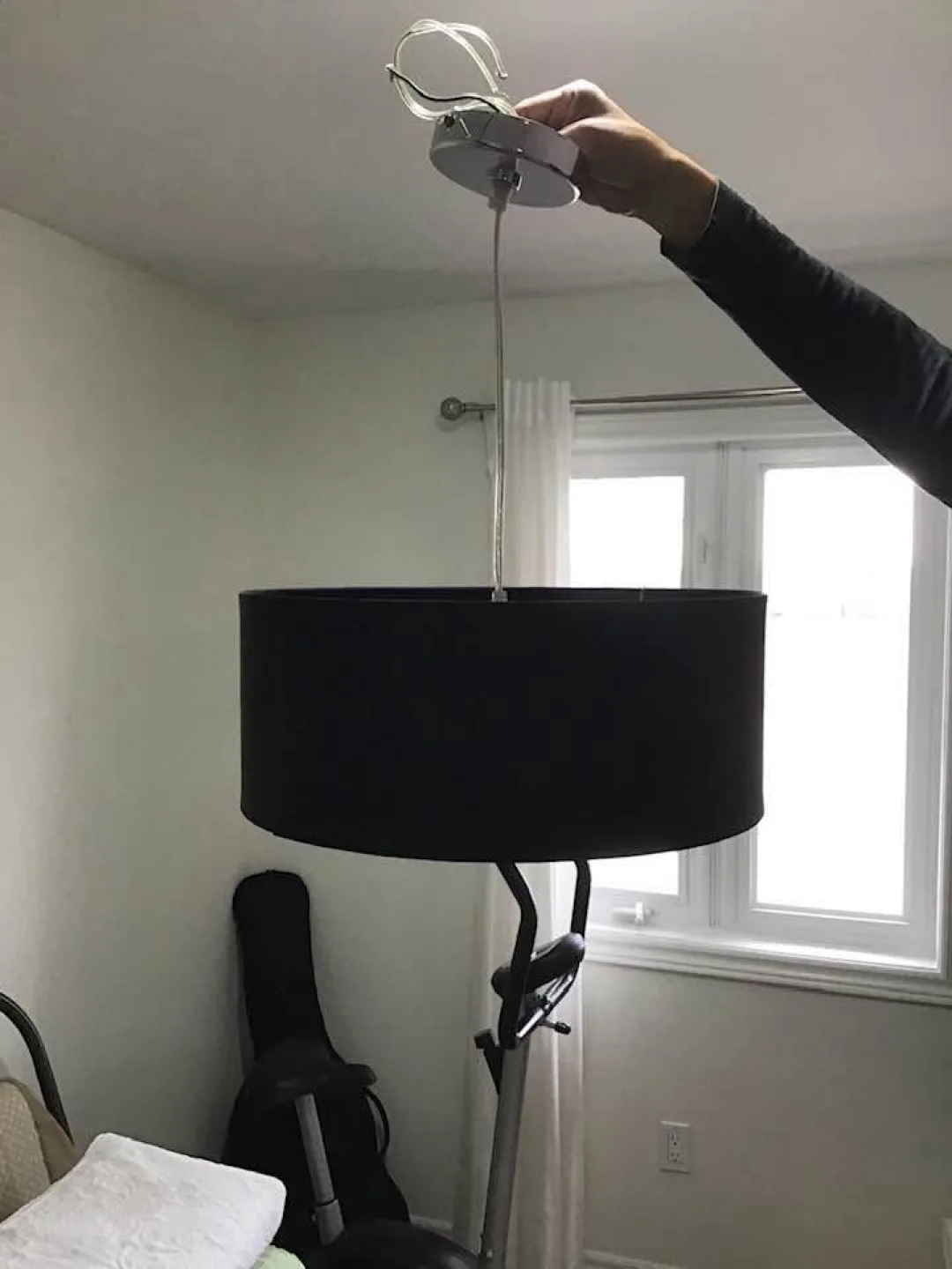 Black Drum Pendant Light image indicator(4)