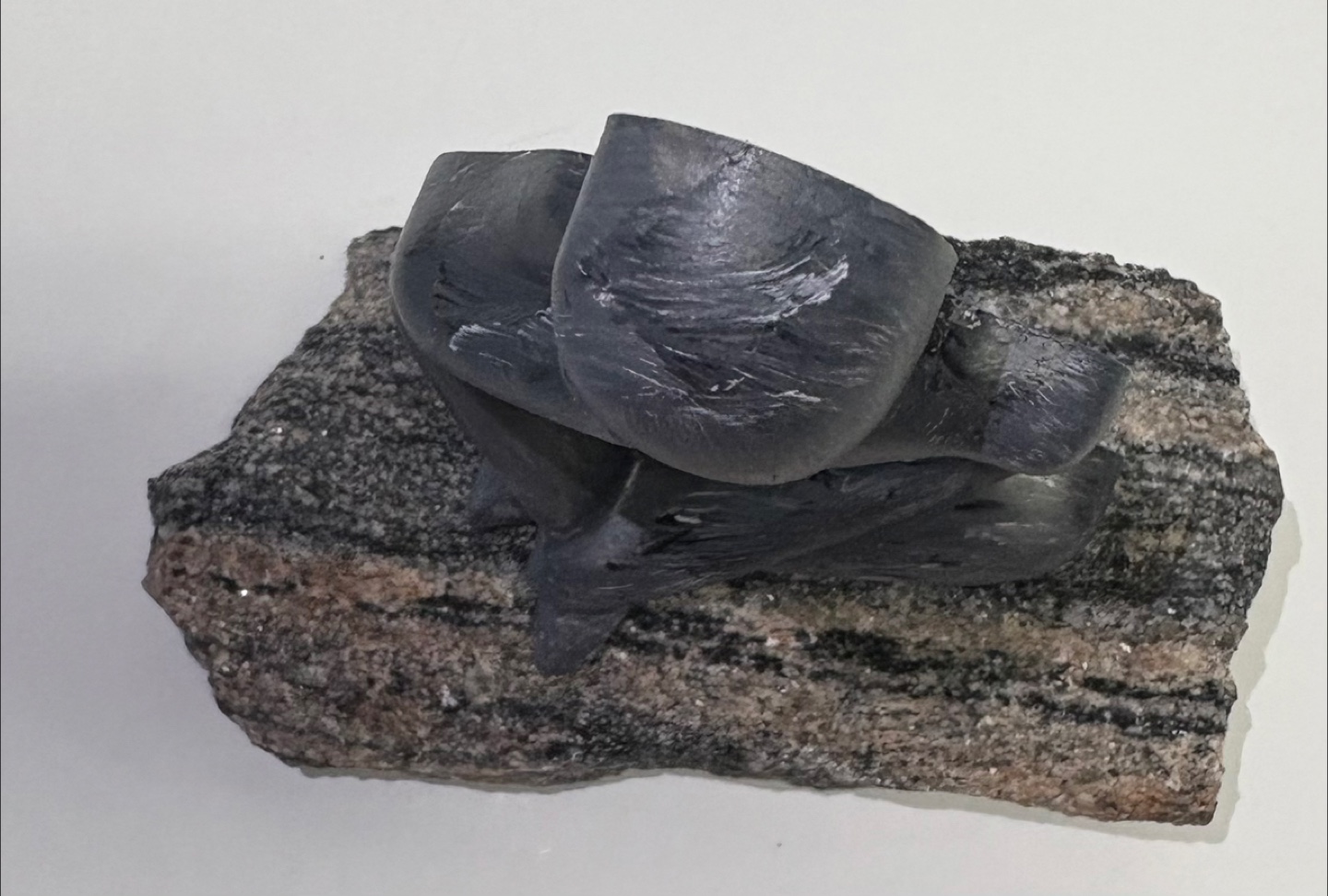 Handmade thinker statue on stone base made of Jesmonite - photo 5